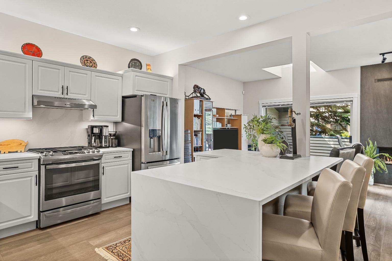 Property Photo: 164 Rundle Drive 4 AB T1W 2L7