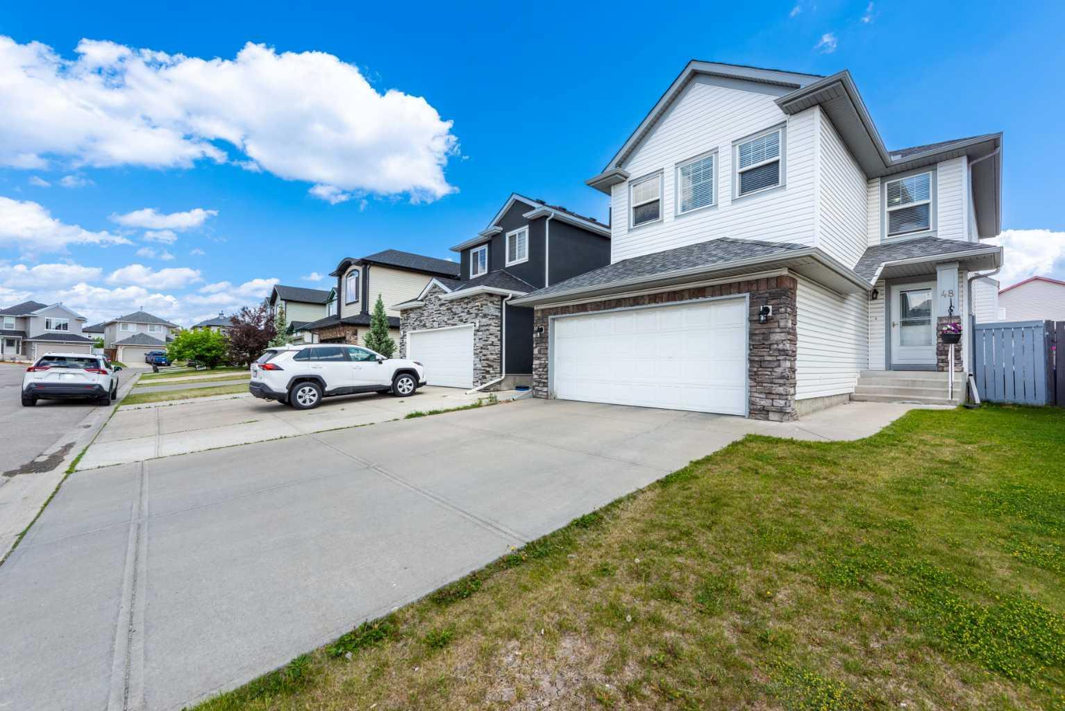 Photo de la propriété: 48 Saddlehorn Crescent NE AB T3J 4M3