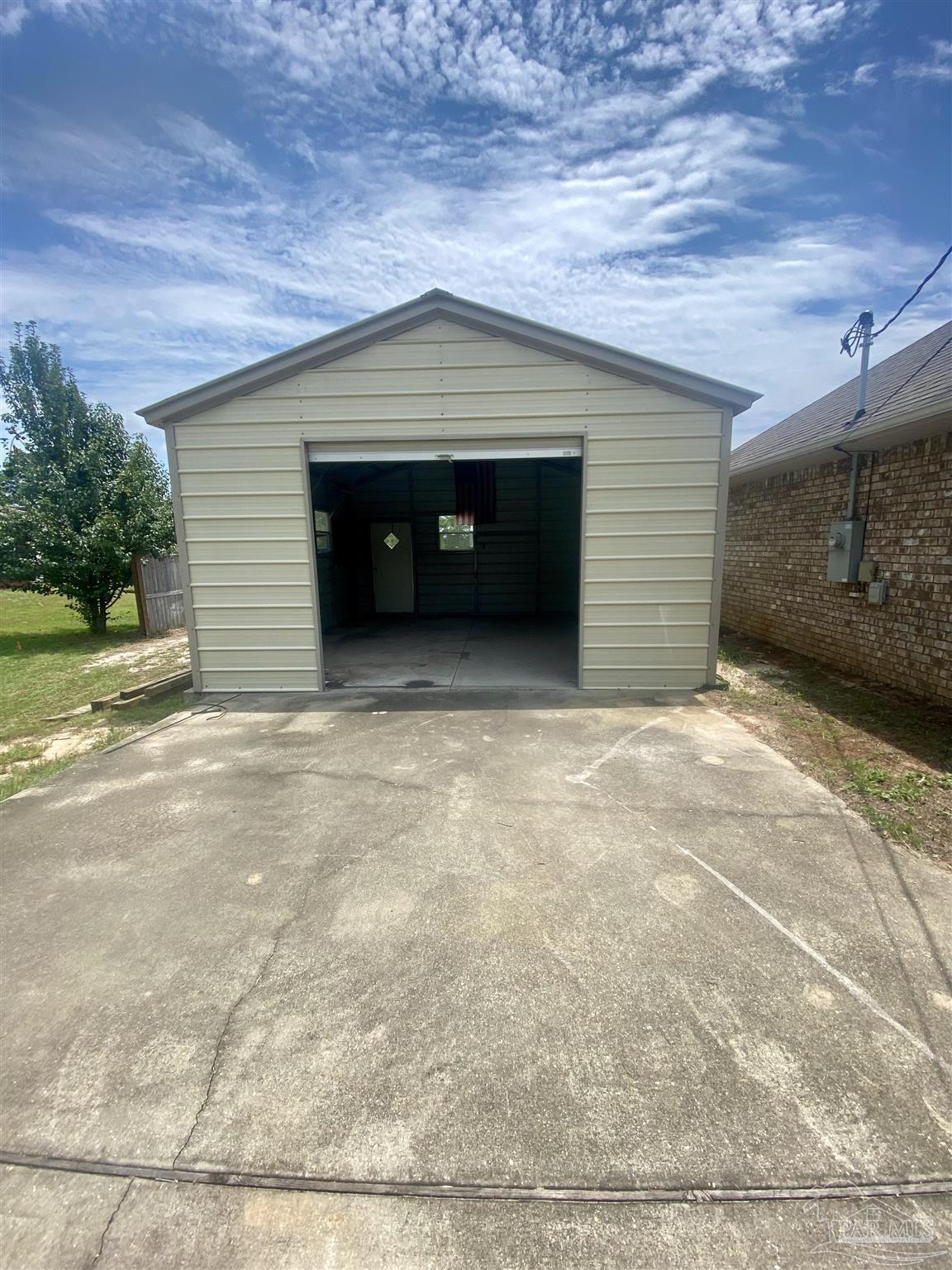 Property Photo: 4764 Nichols Creek Rd FL 32583