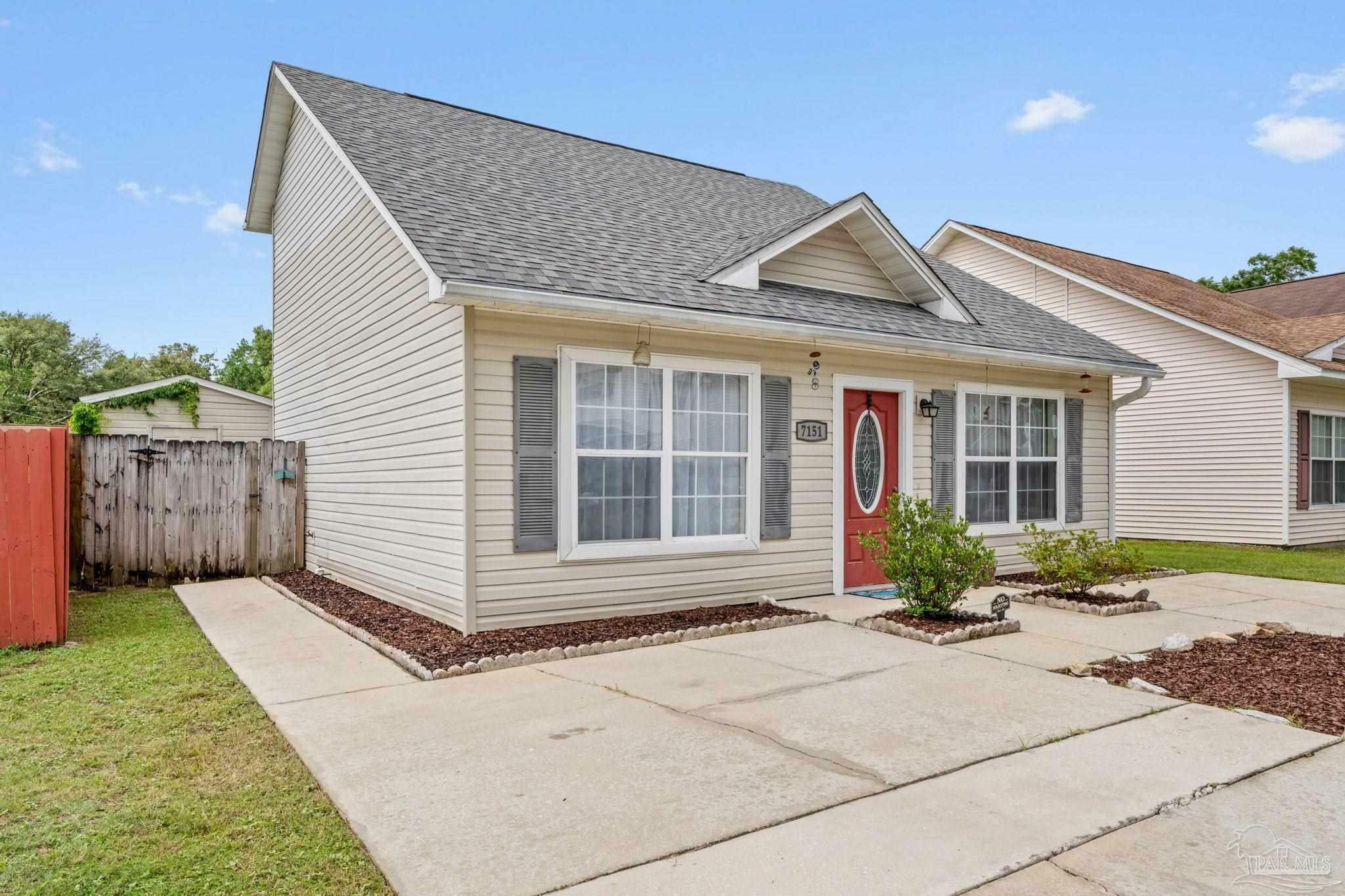 Property Photo: 7151 Heather Oaks Dr FL 32506