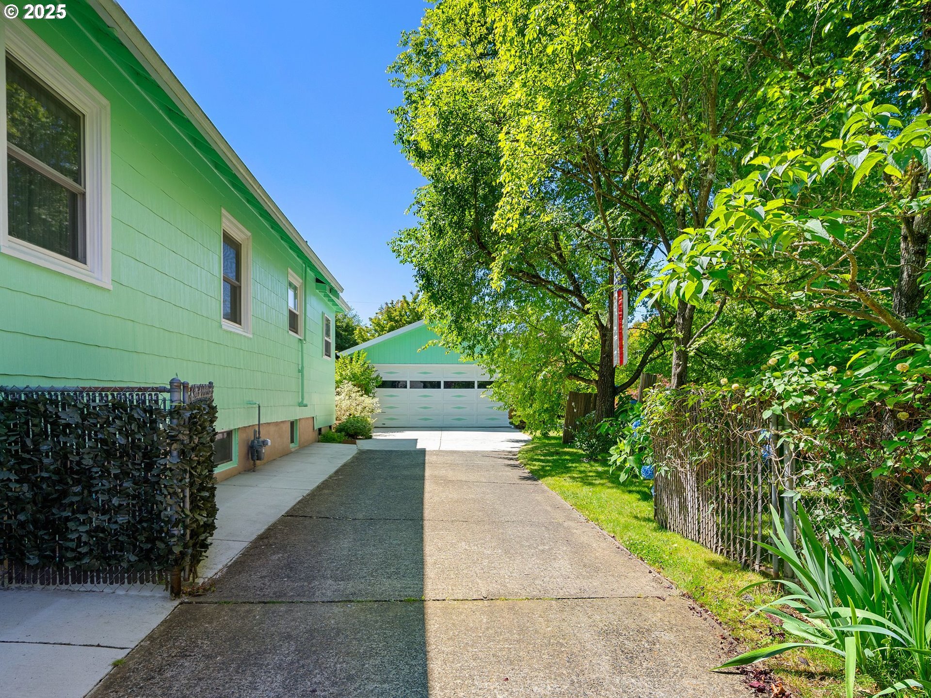 Property Photo: 2544 N Watts St OR 97217