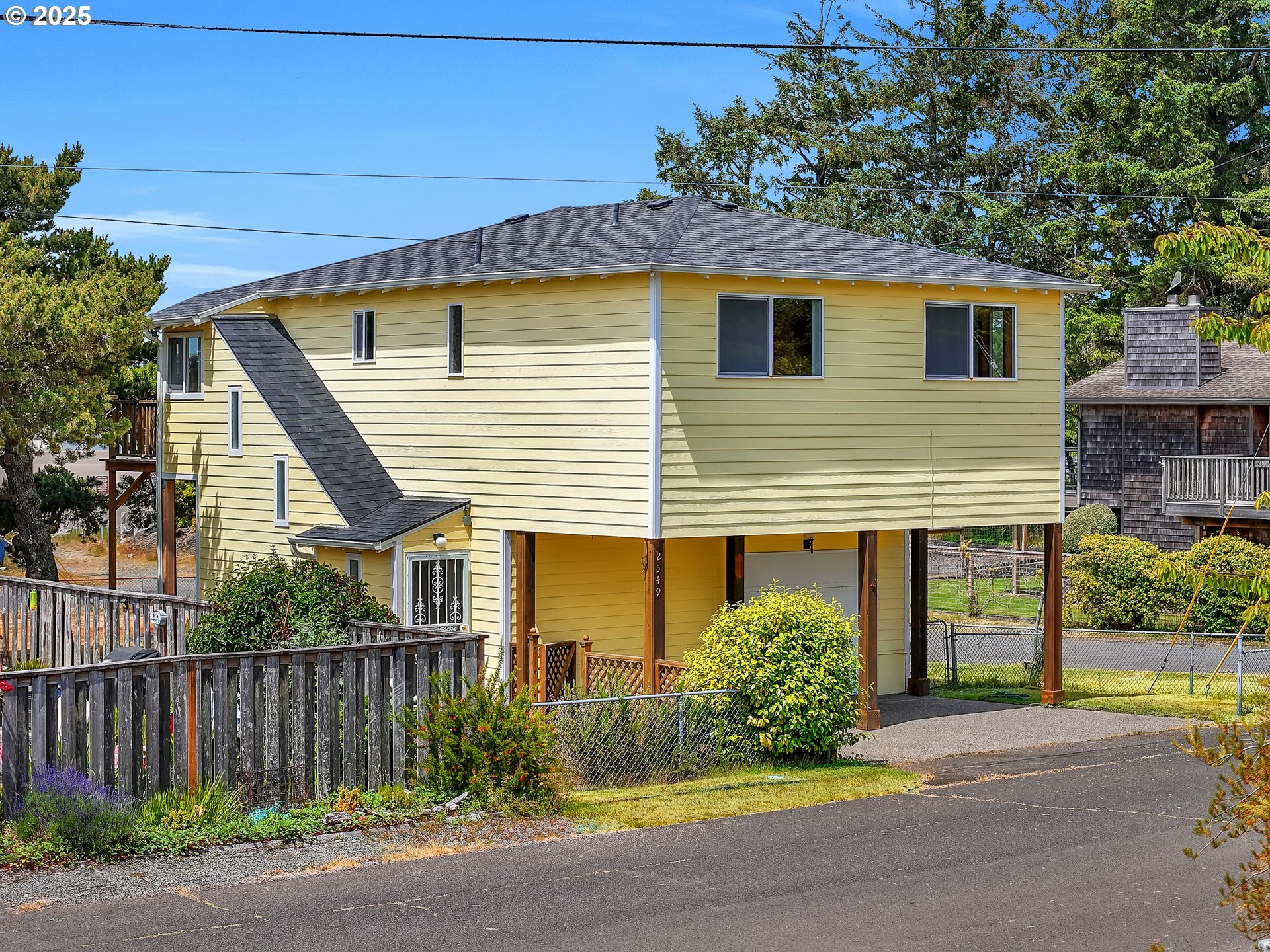 Property Photo: 2549 Neawanna St OR 97138