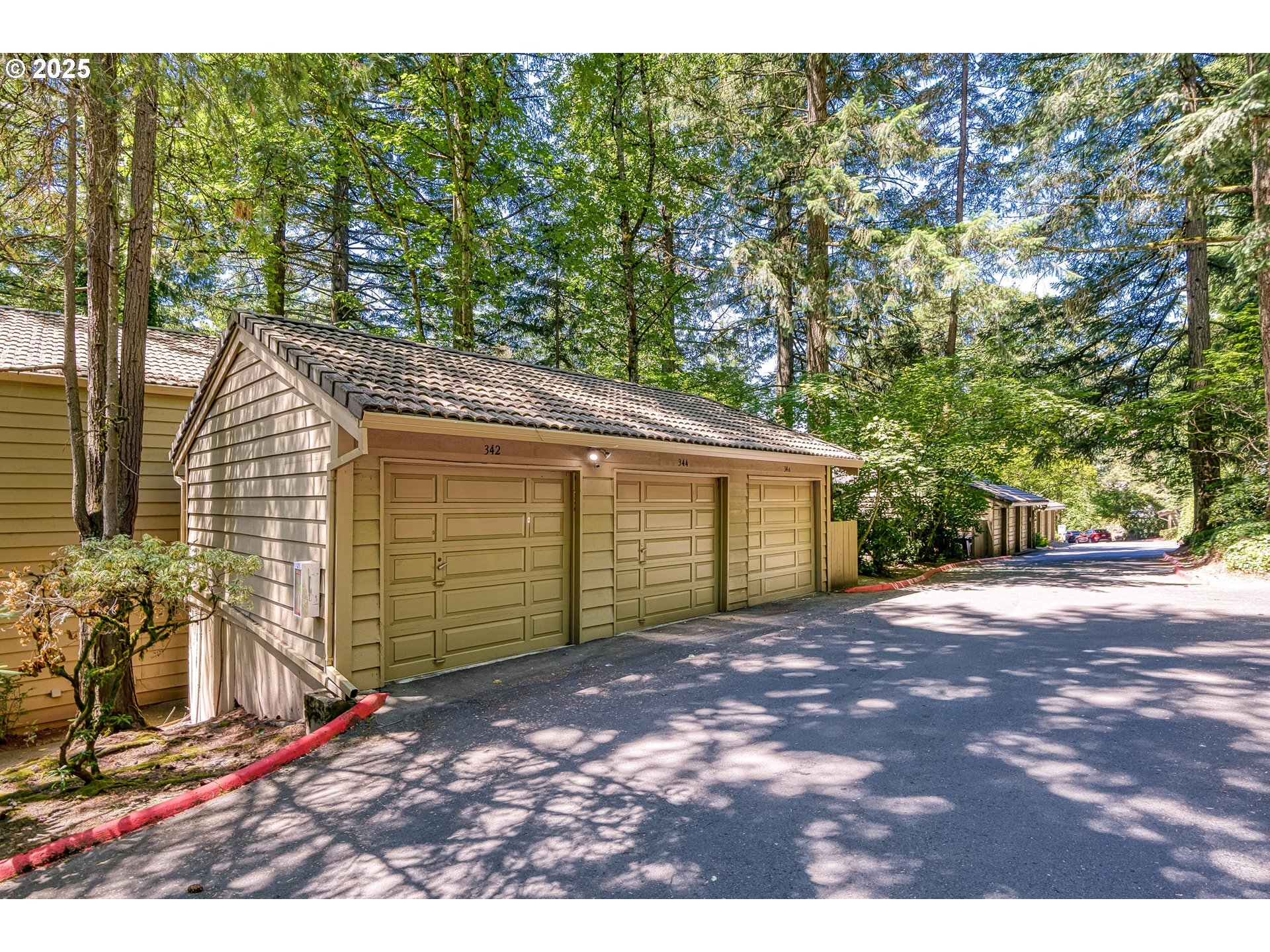 Property Photo: 344 Cervantes Cir OR 97035