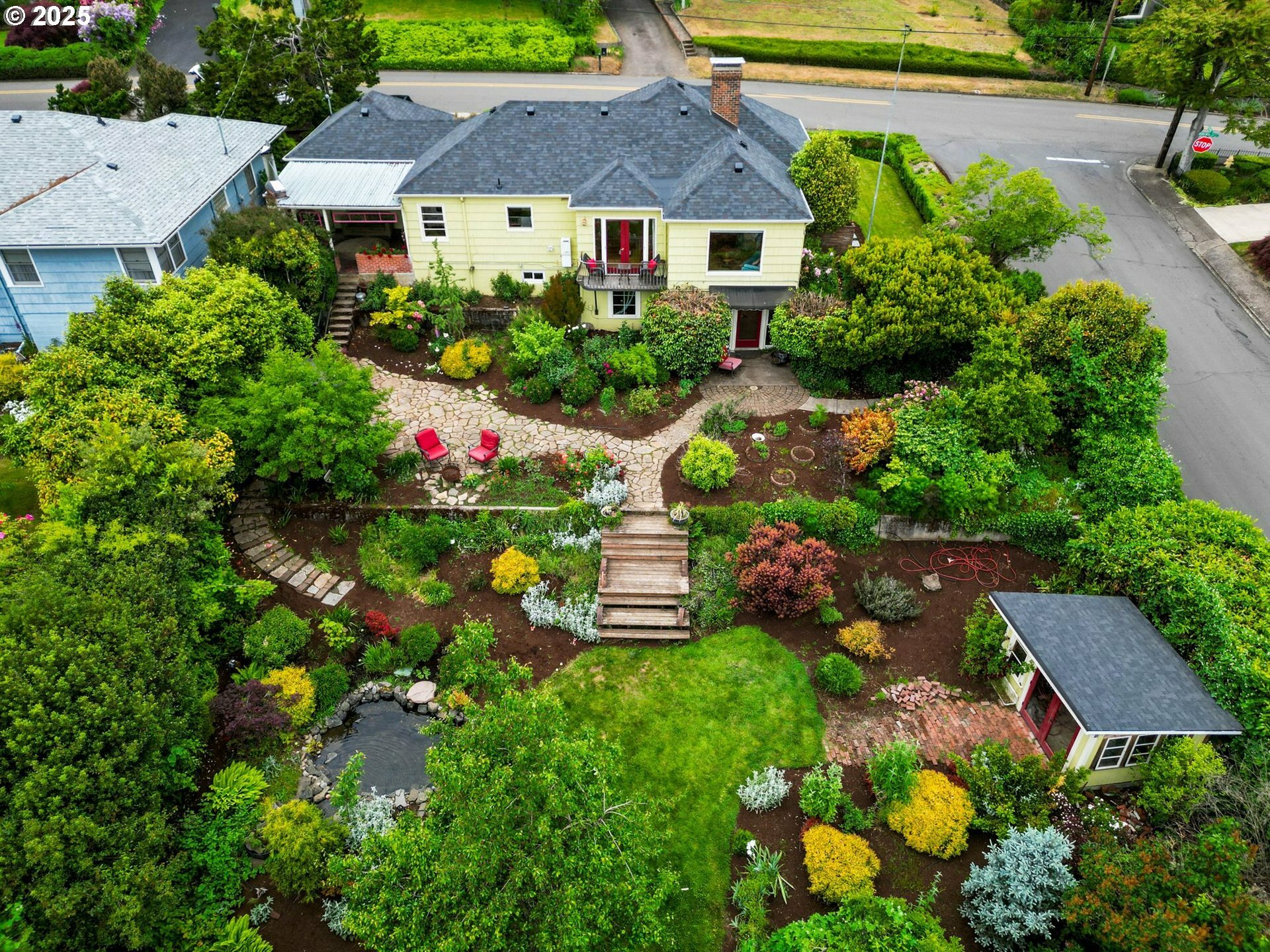 Property Photo:  828 Kingwood Dr  OR 97304 