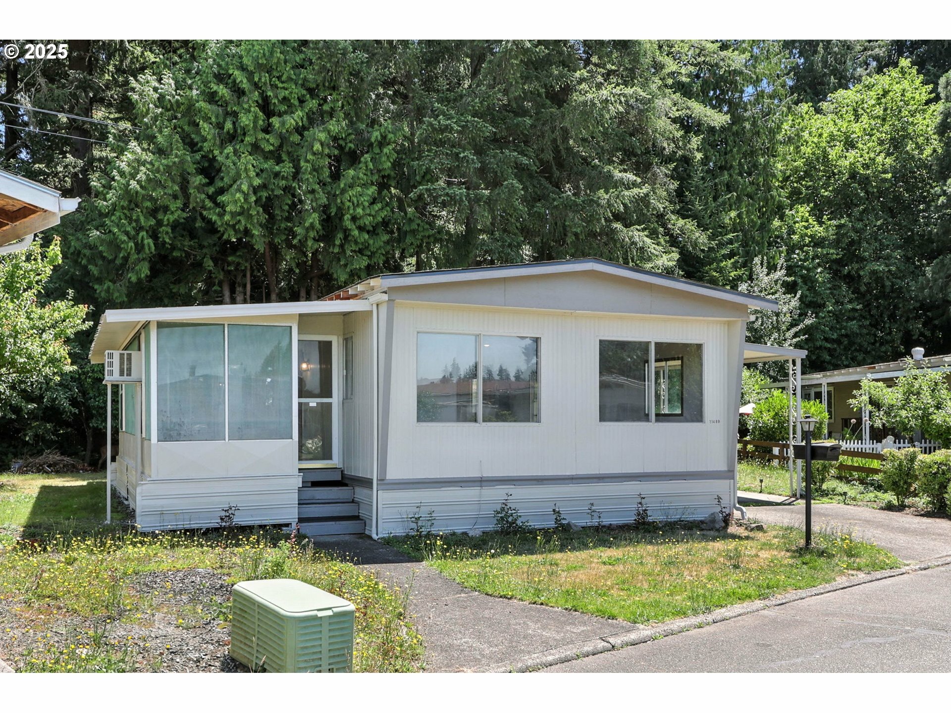 Property Photo:  11489 SW Royal Villa Dr 196  OR 97224 