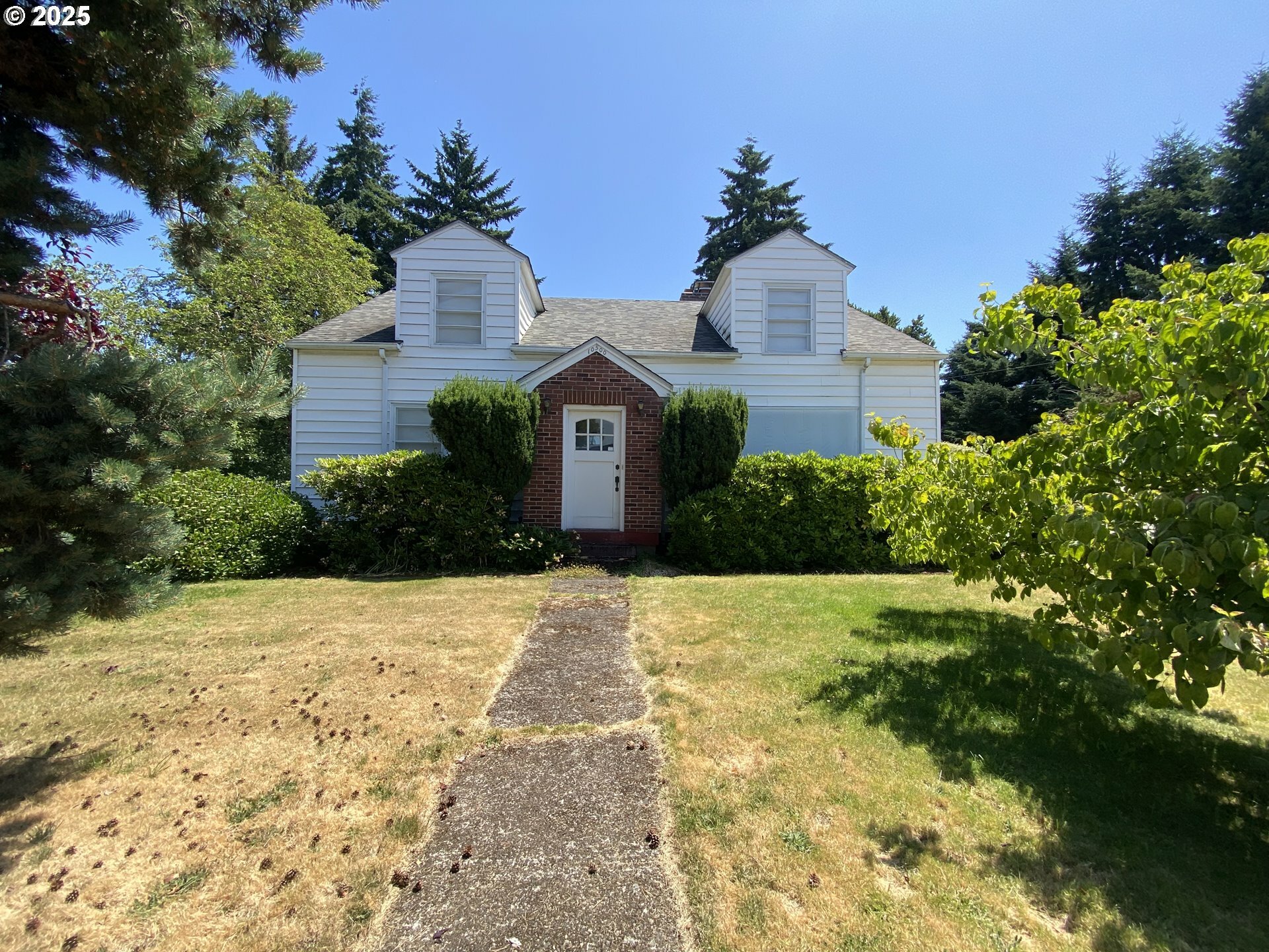 Property Photo:  10500 NE 2nd Ave  OR 97211 