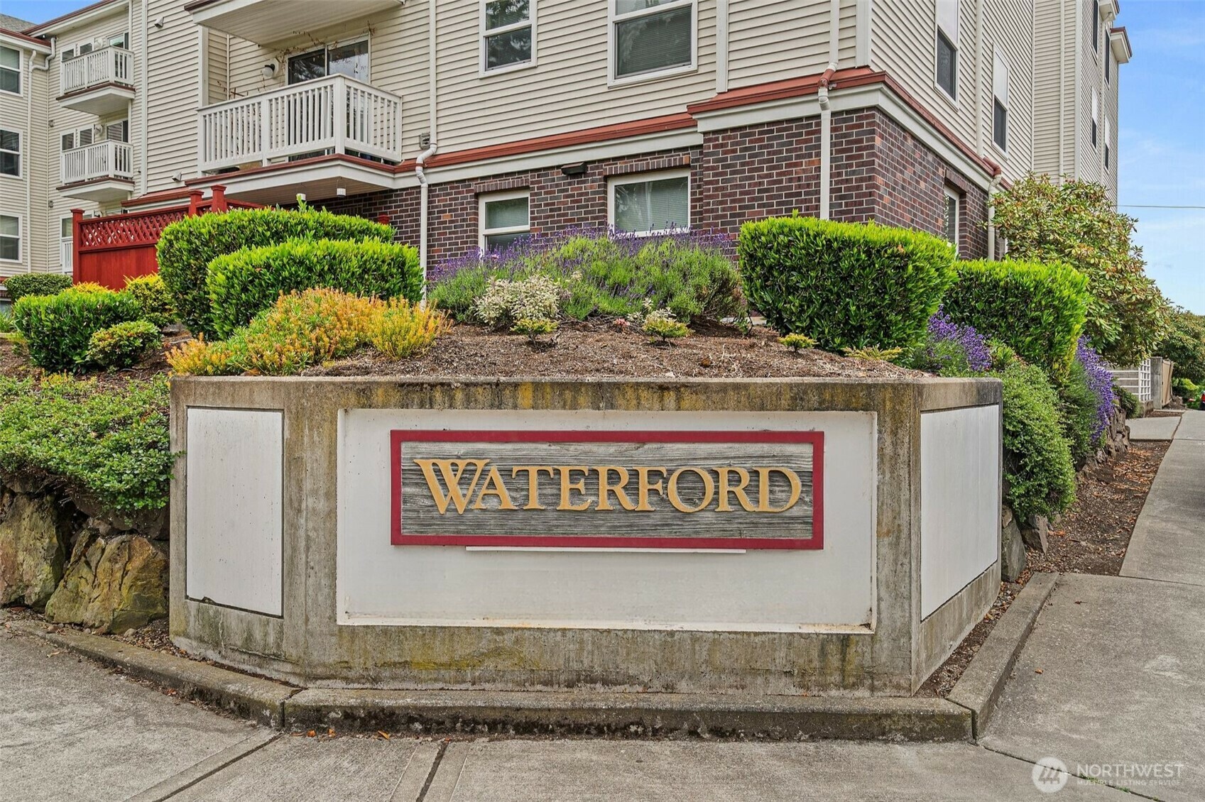 Property Photo: 411 N 90th St 406 WA 98103