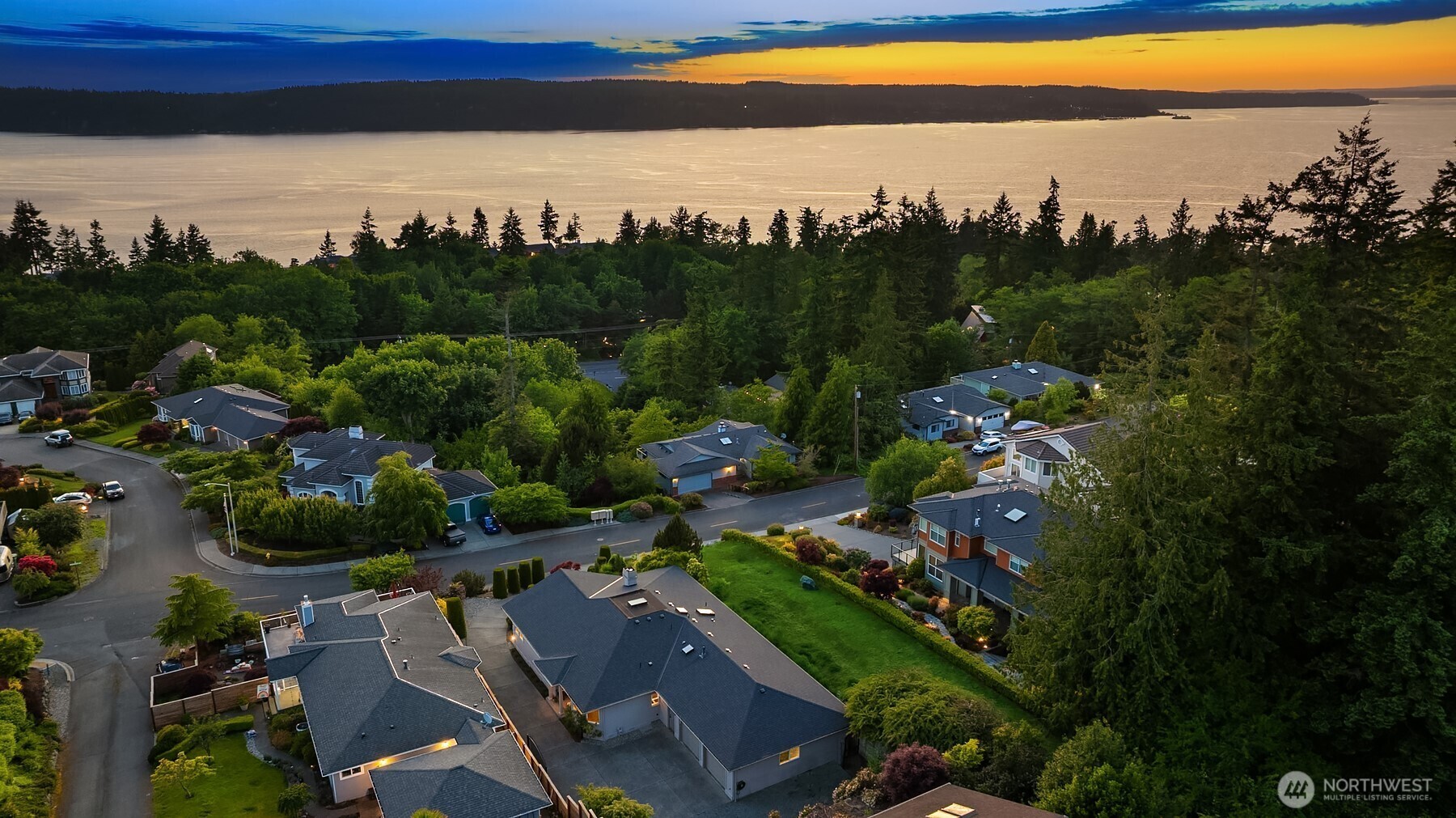 Property Photo:  1602  Washington Avenue  WA 98275 
