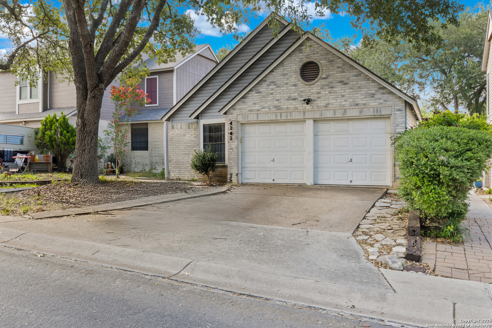 Property Photo: 4242 Shady Tree Ln TX 78247