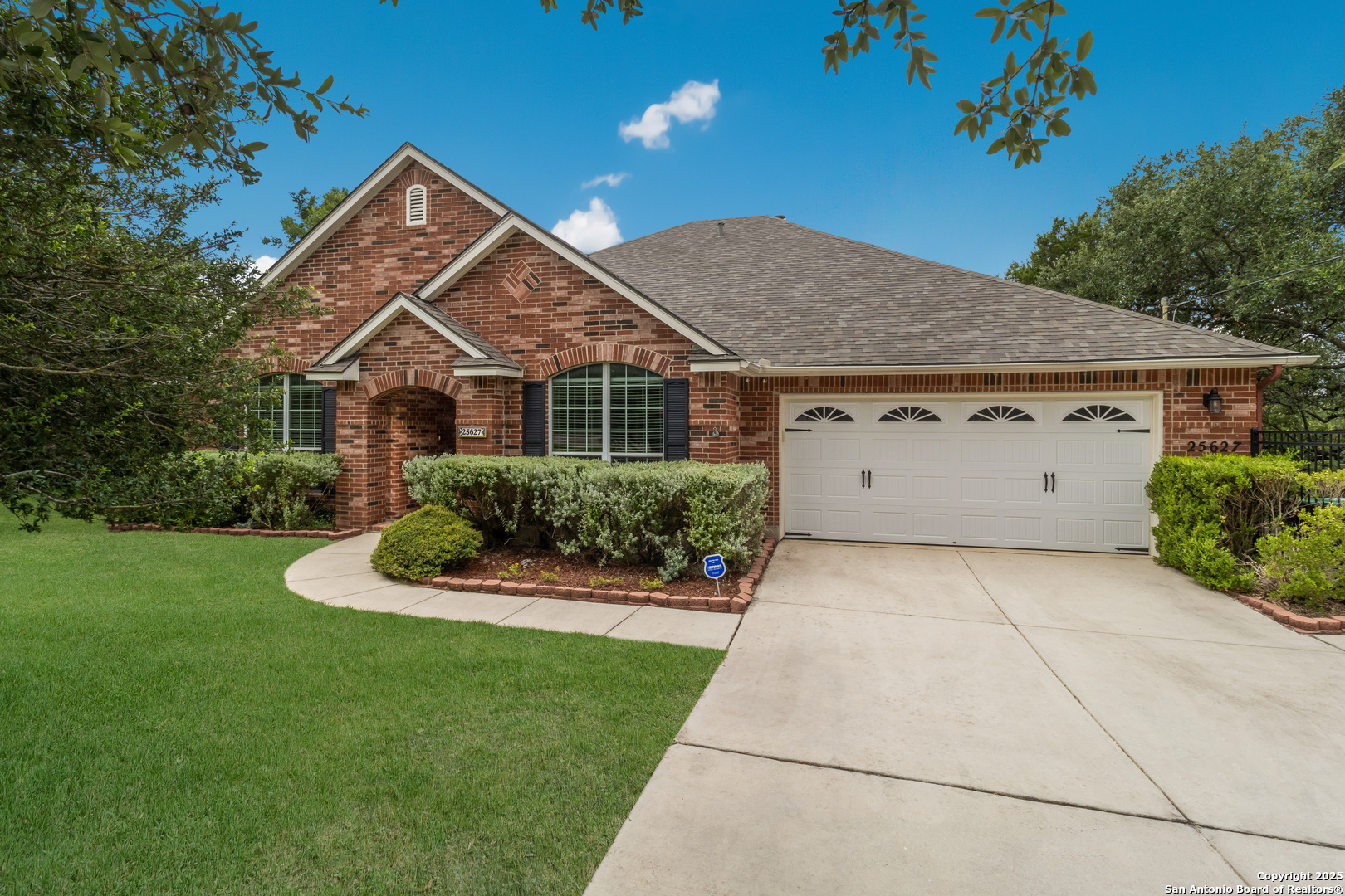 Property Photo: 25627 Gladiator Ln TX 78260