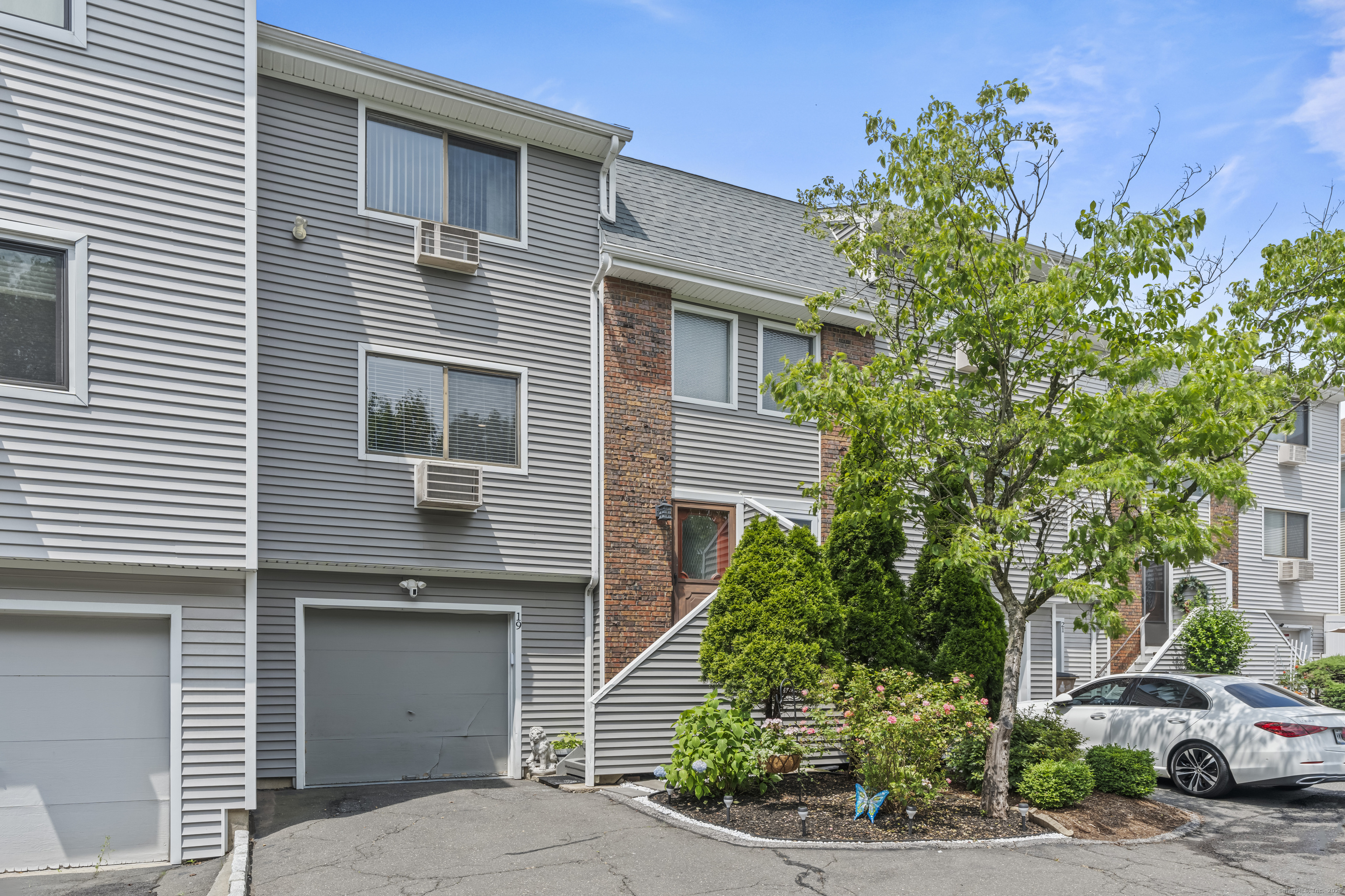 Property Photo: 60 Alvord Lane Apt 19 CT 06902