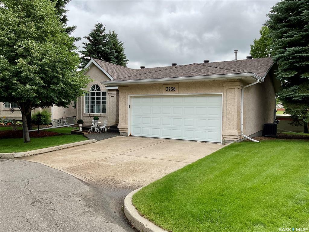 Photo de la propriété: 3236 Renfrew Crescent E SK S4V 2W5