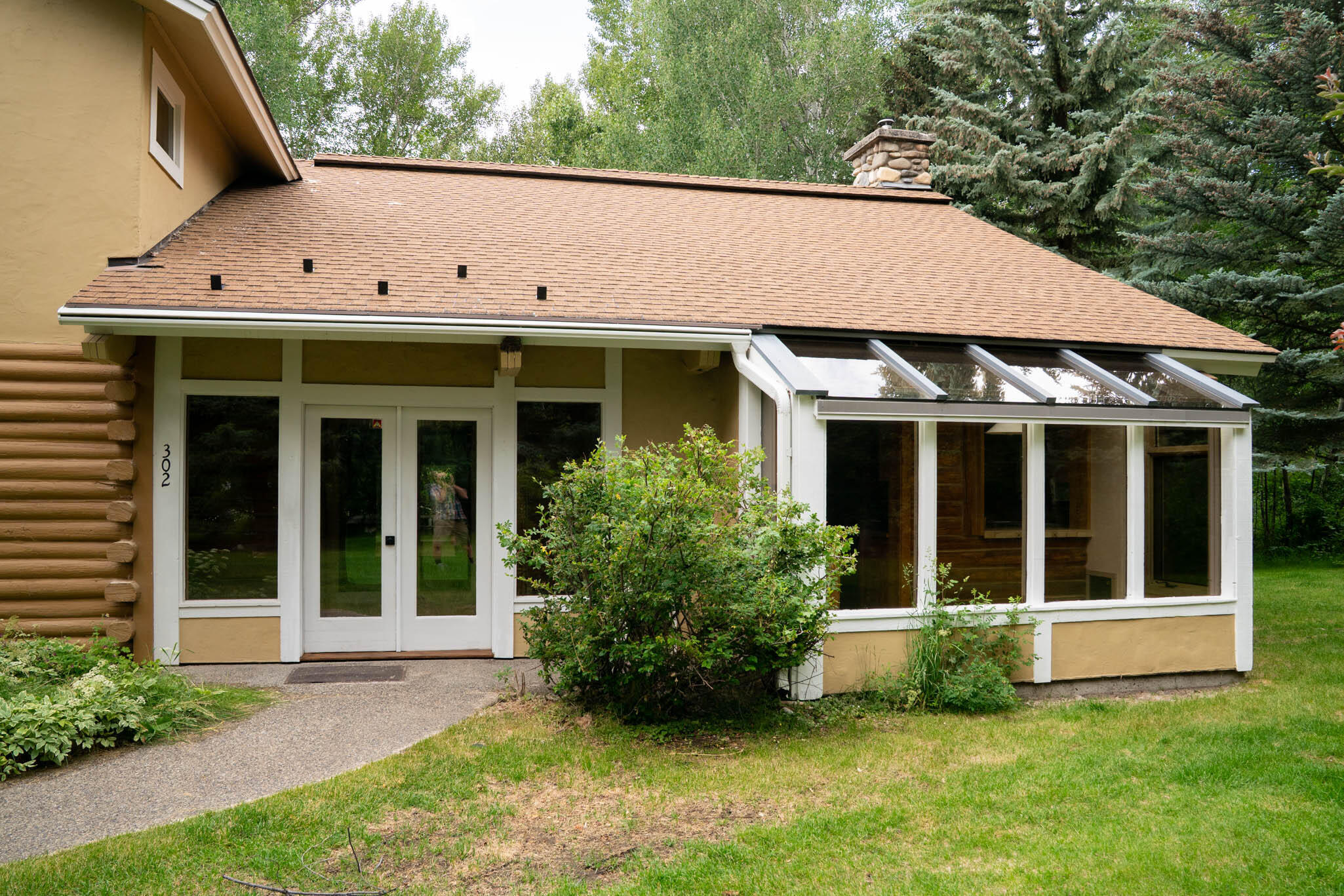 Property Photo: 302 Easy St ID 83333