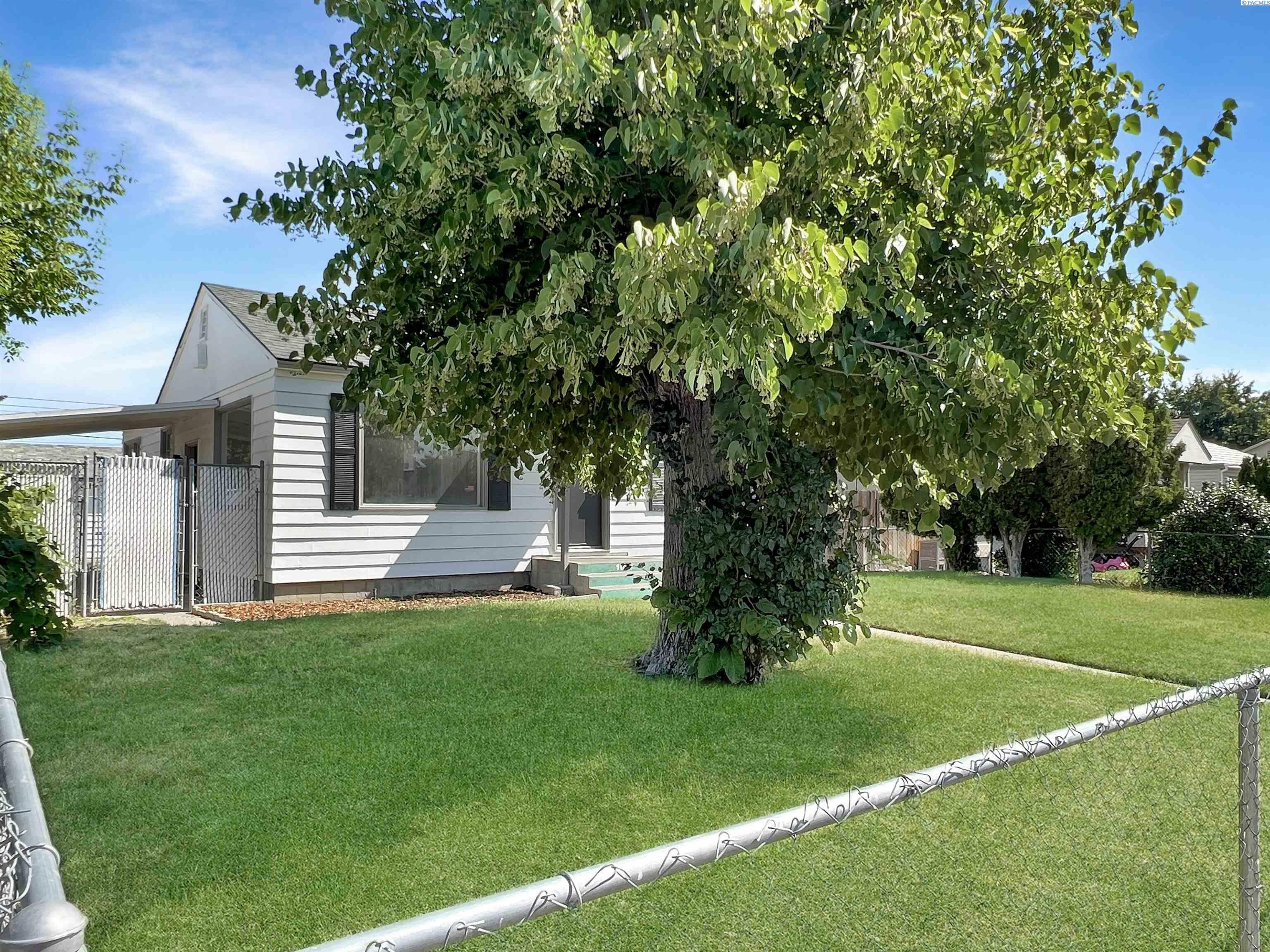 Property Photo: 1027 W Margaret St WA 99301-4132