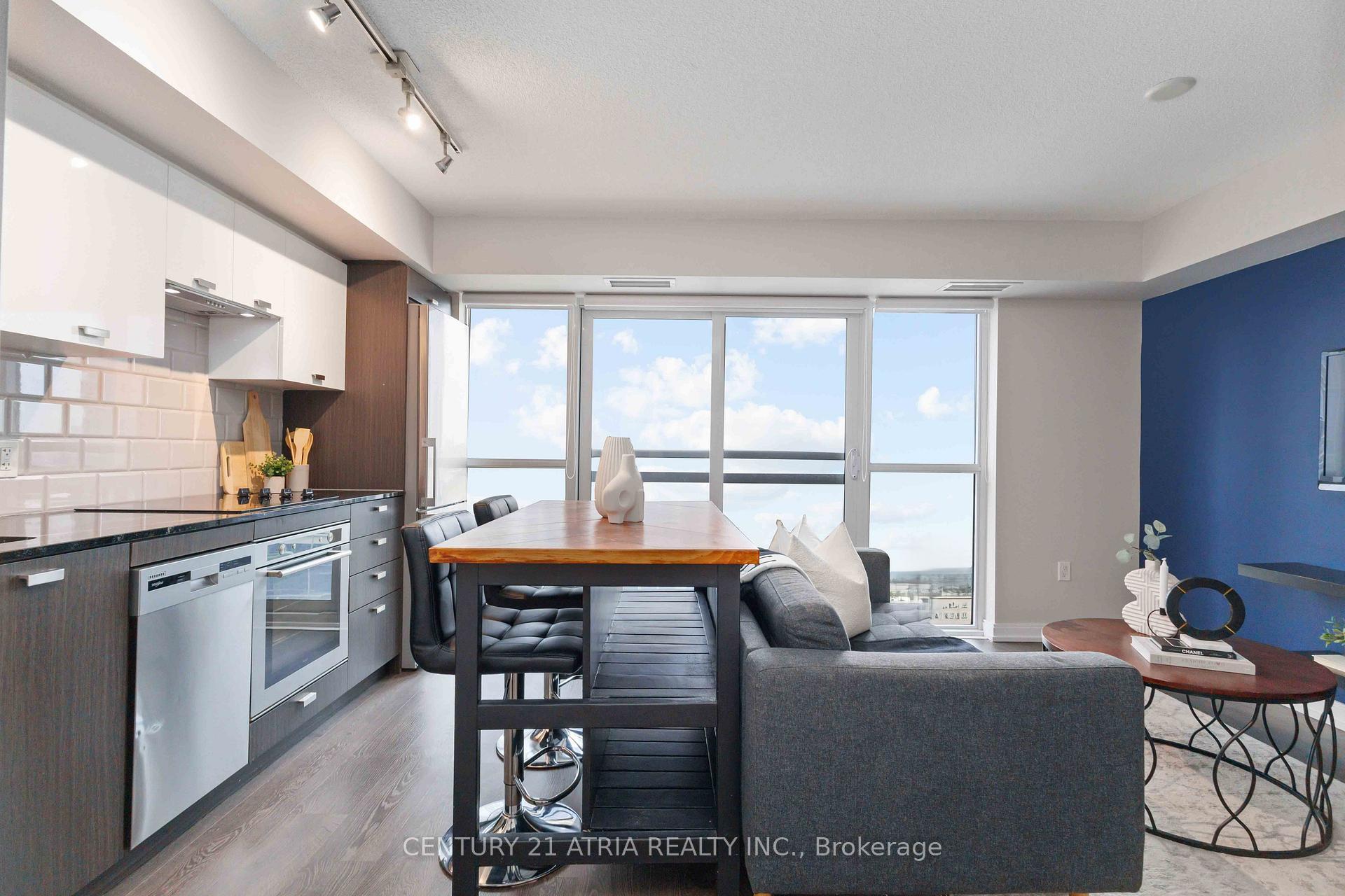 Property Photo: 275 Village Green Square 717 ON M1S 0L8
