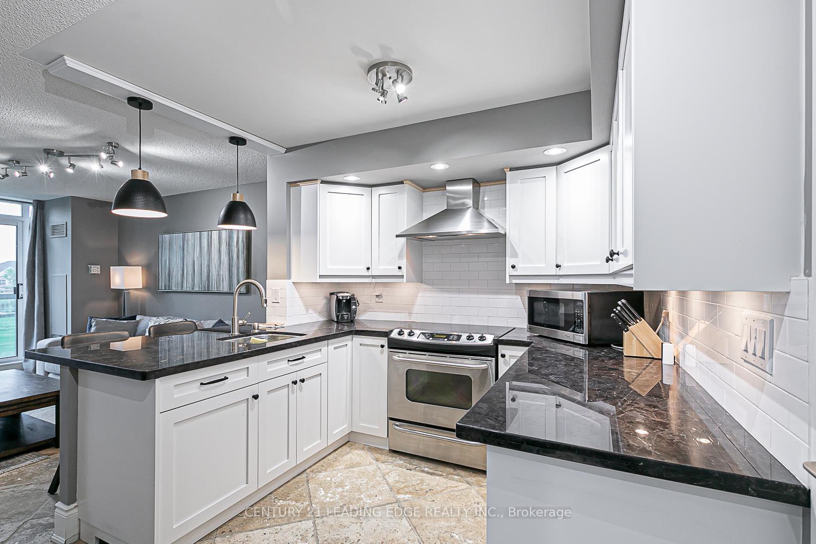 Photo de la propriété:  3 Ellesmere Street 202  ON L4B 4N2 