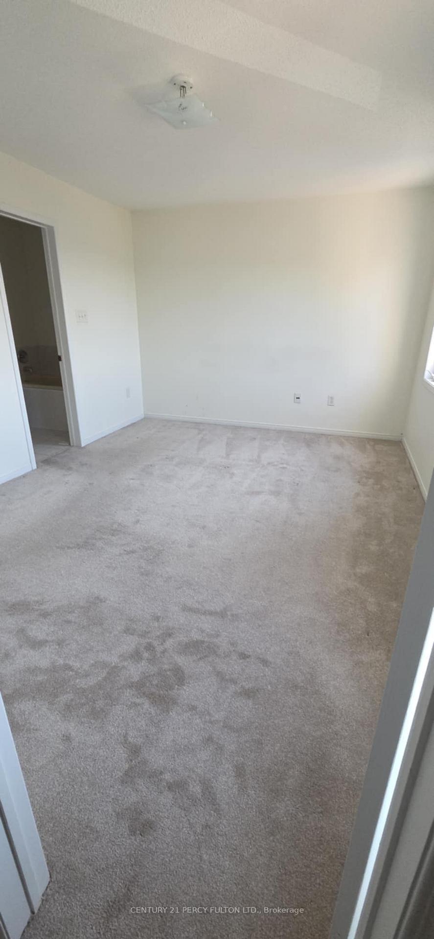 Photo de la propriété: 4651C Kingston Road Upper Level ON M1E 2P8
