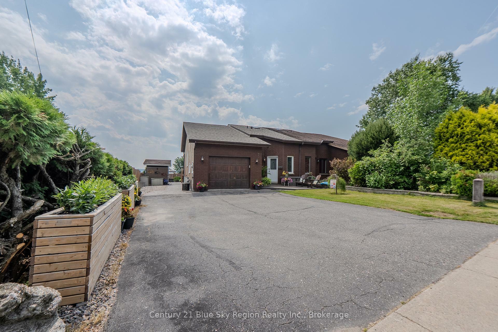 Property Photo: 687 Main Street S ON P0H 1H0