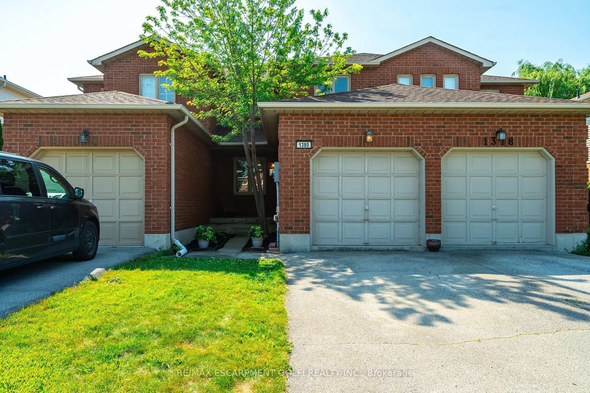 Property Photo: 1380 Treeland Street ON L7R 4P4
