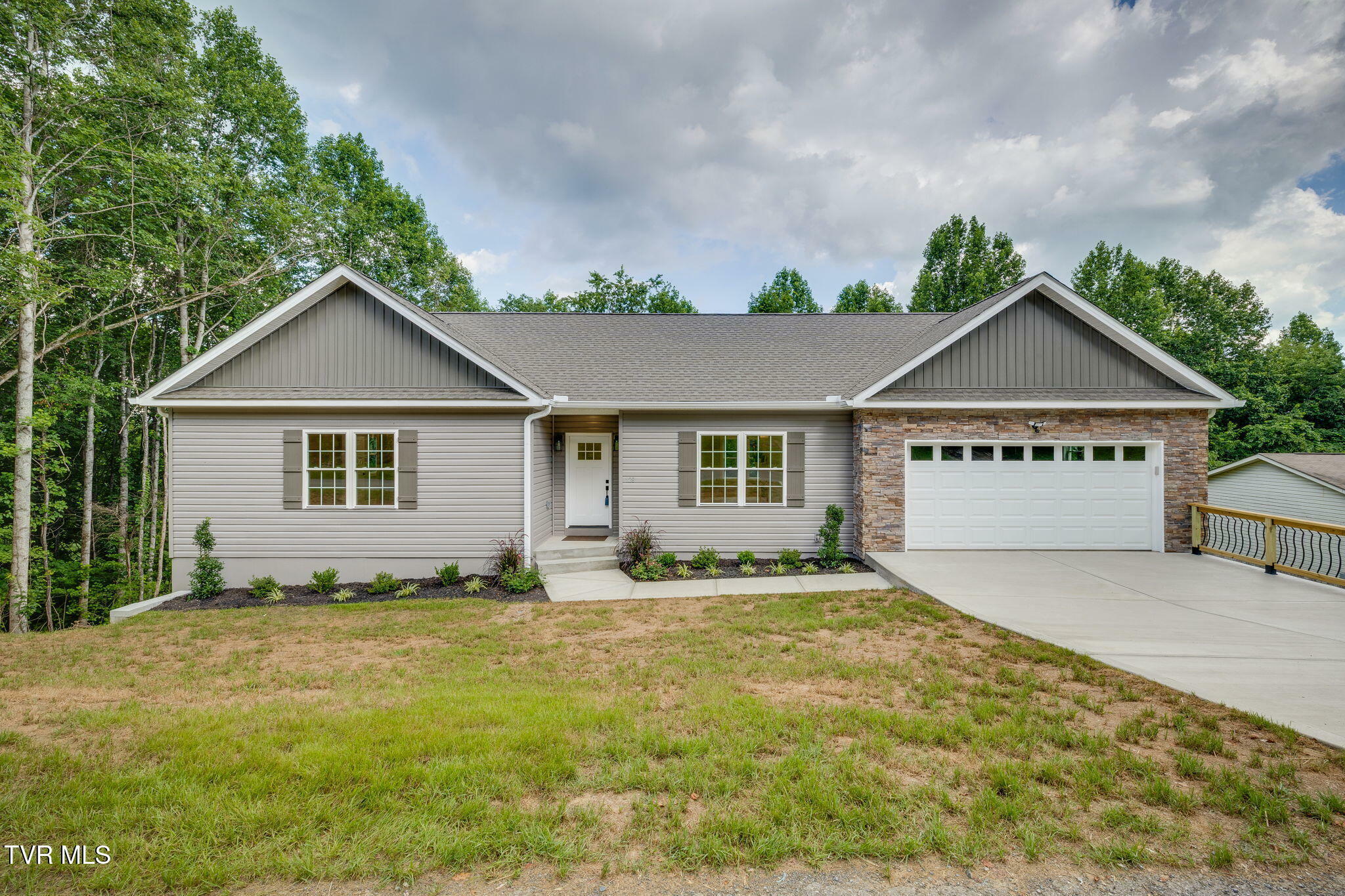 Property Photo: 129 Stratton Place TN 37663