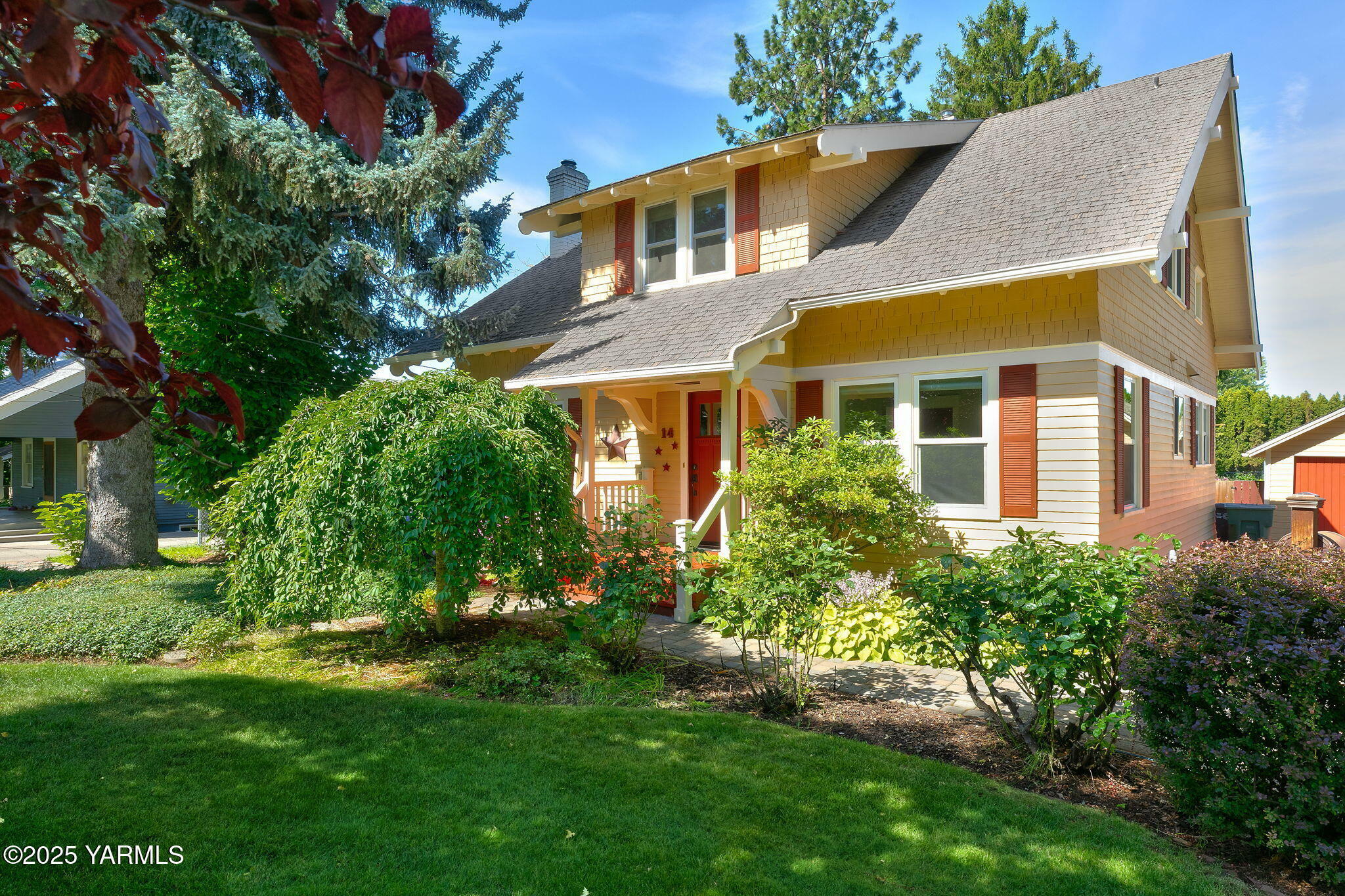 Property Photo: 14 N 37th Ave WA 98902
