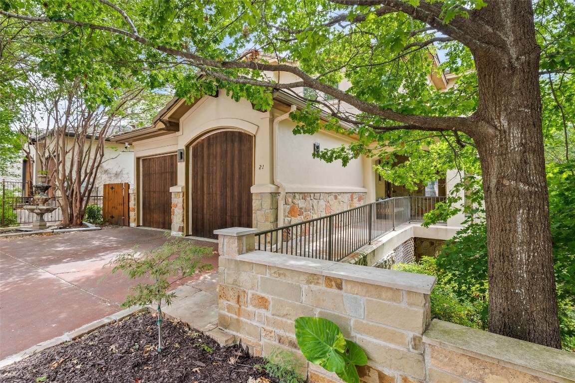 Property Photo: 8540 Adirondack Trail 21 TX 78759
