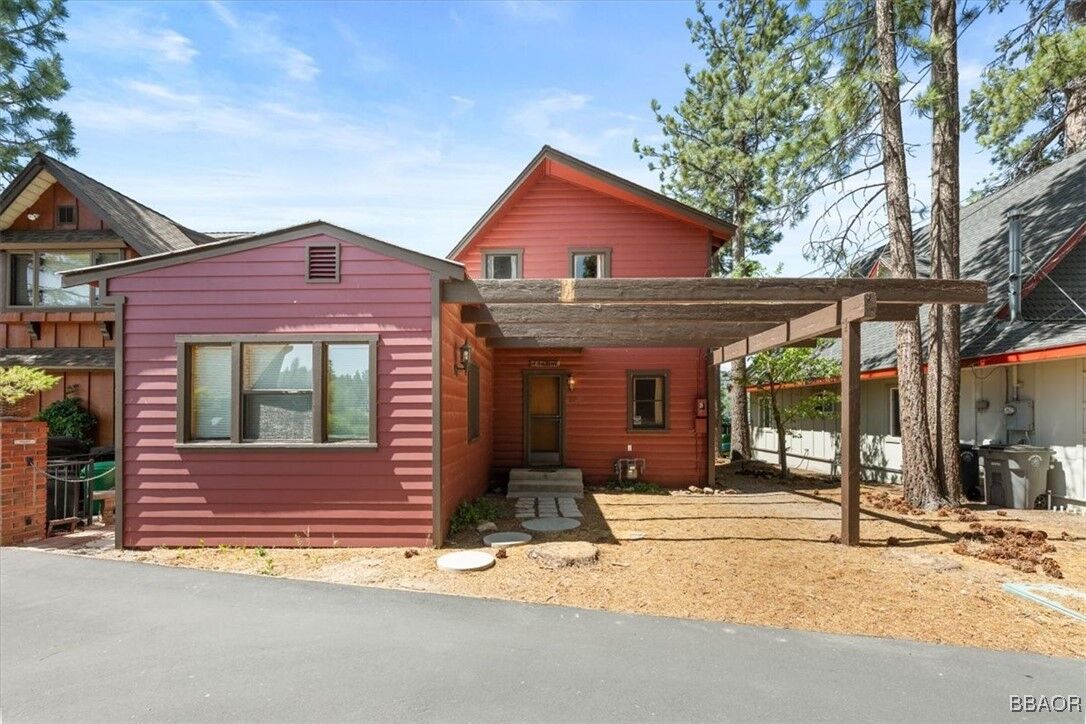 Property Photo:  115 Lagunita Lane  CA 92315 