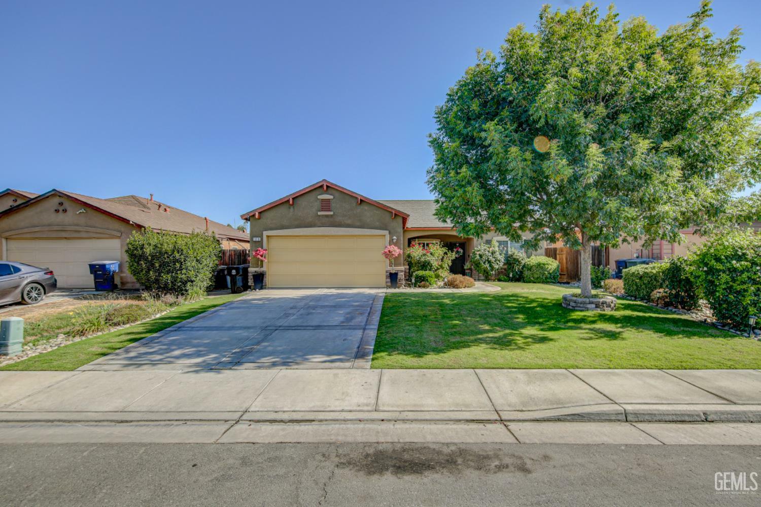 Property Photo: 318 Derbyshire Drive CA 93307