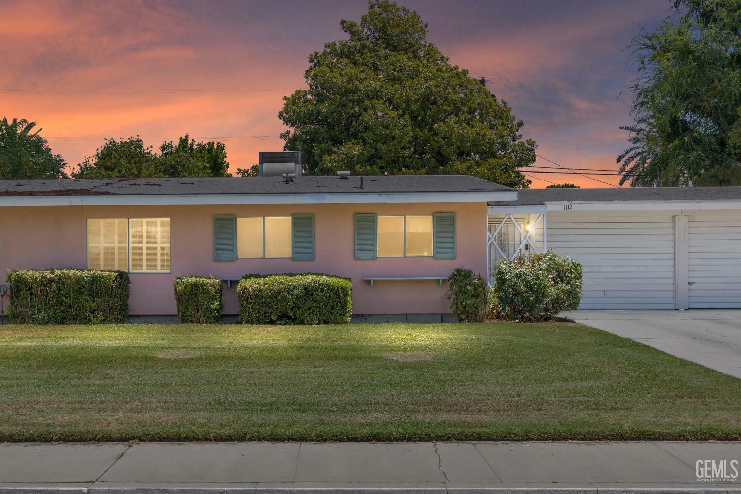 Property Photo: 1112 Pebble Beach Drive CA 93309