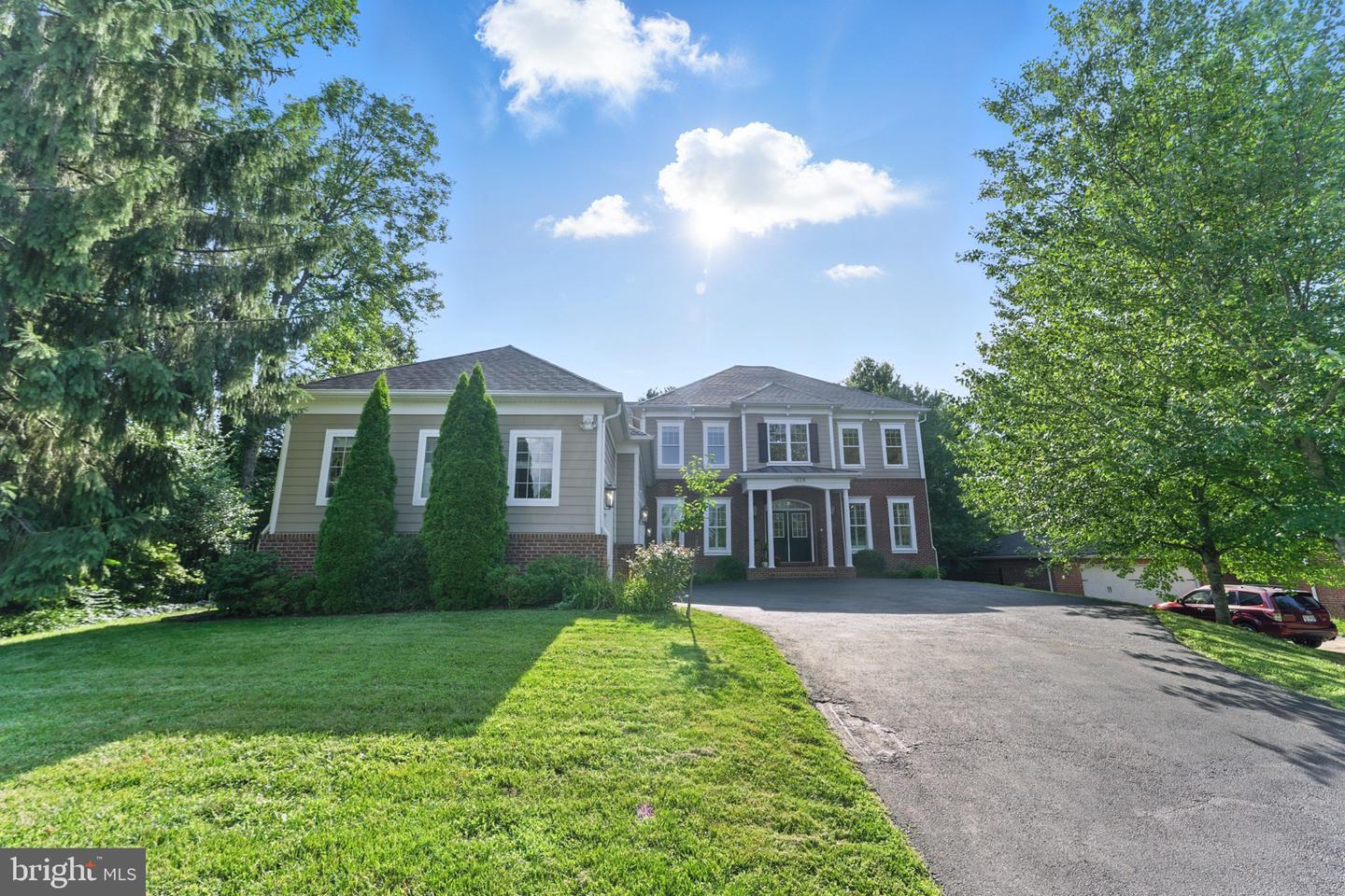 Property Photo:  1628 Westmoreland Street  VA 22101 