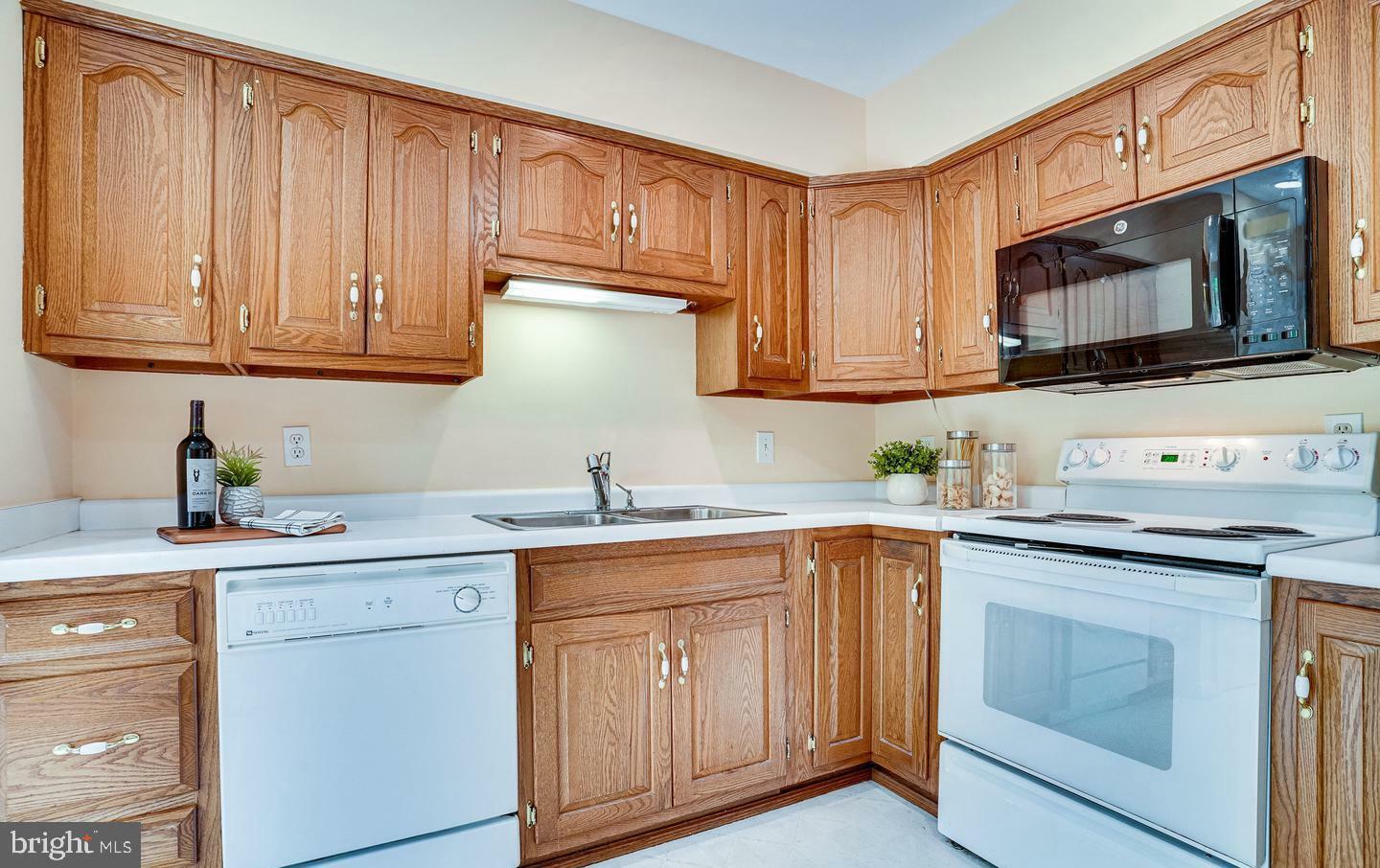 Property Photo: 6014 Stoneygate Court VA 22152