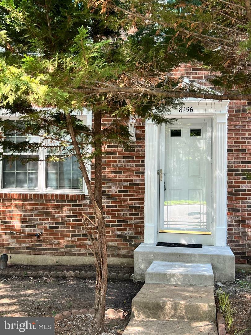 Property Photo: 8156 Dark Den Circle VA 22153