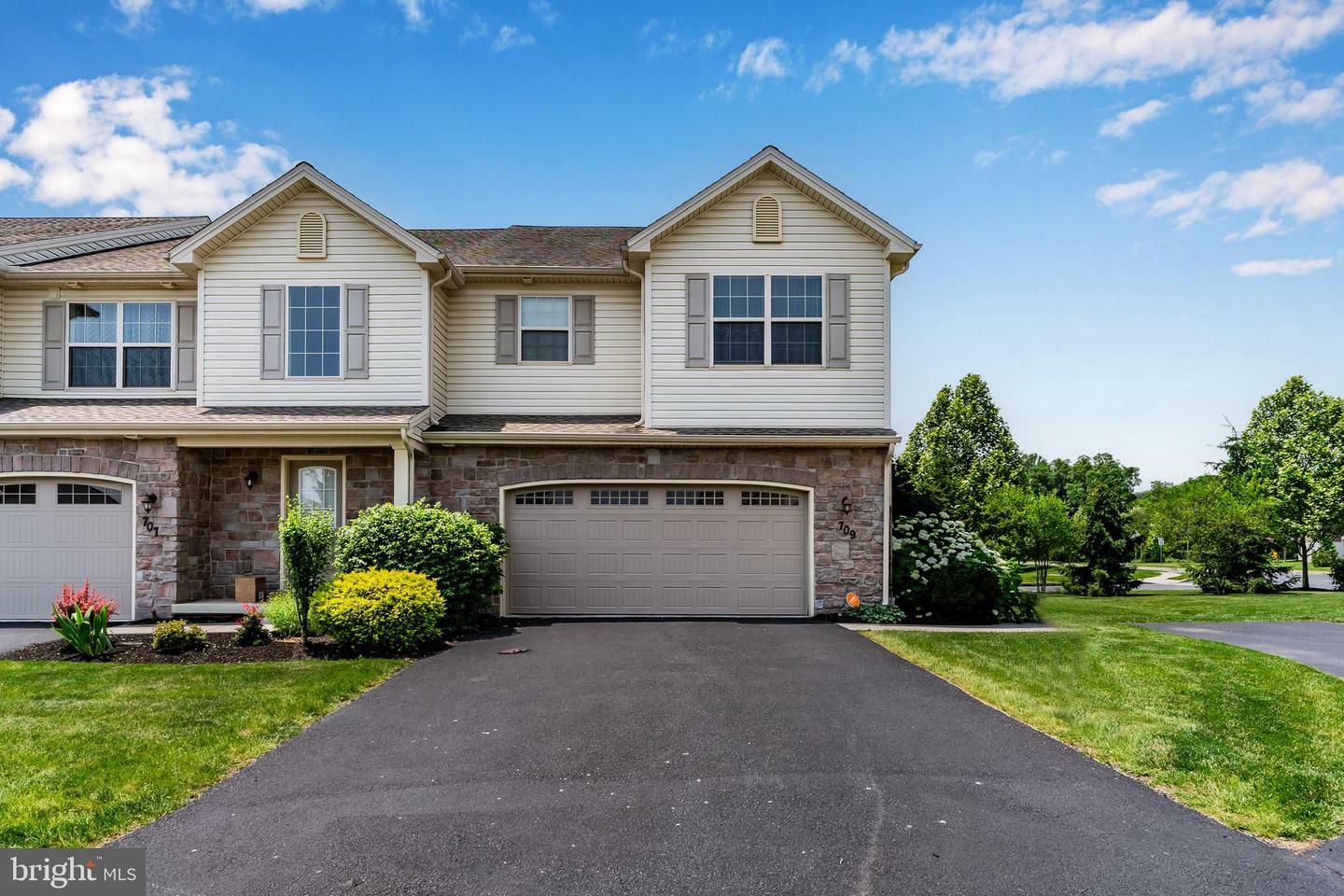 709 Jonathan Court  Mechanicsburg PA 17055 photo