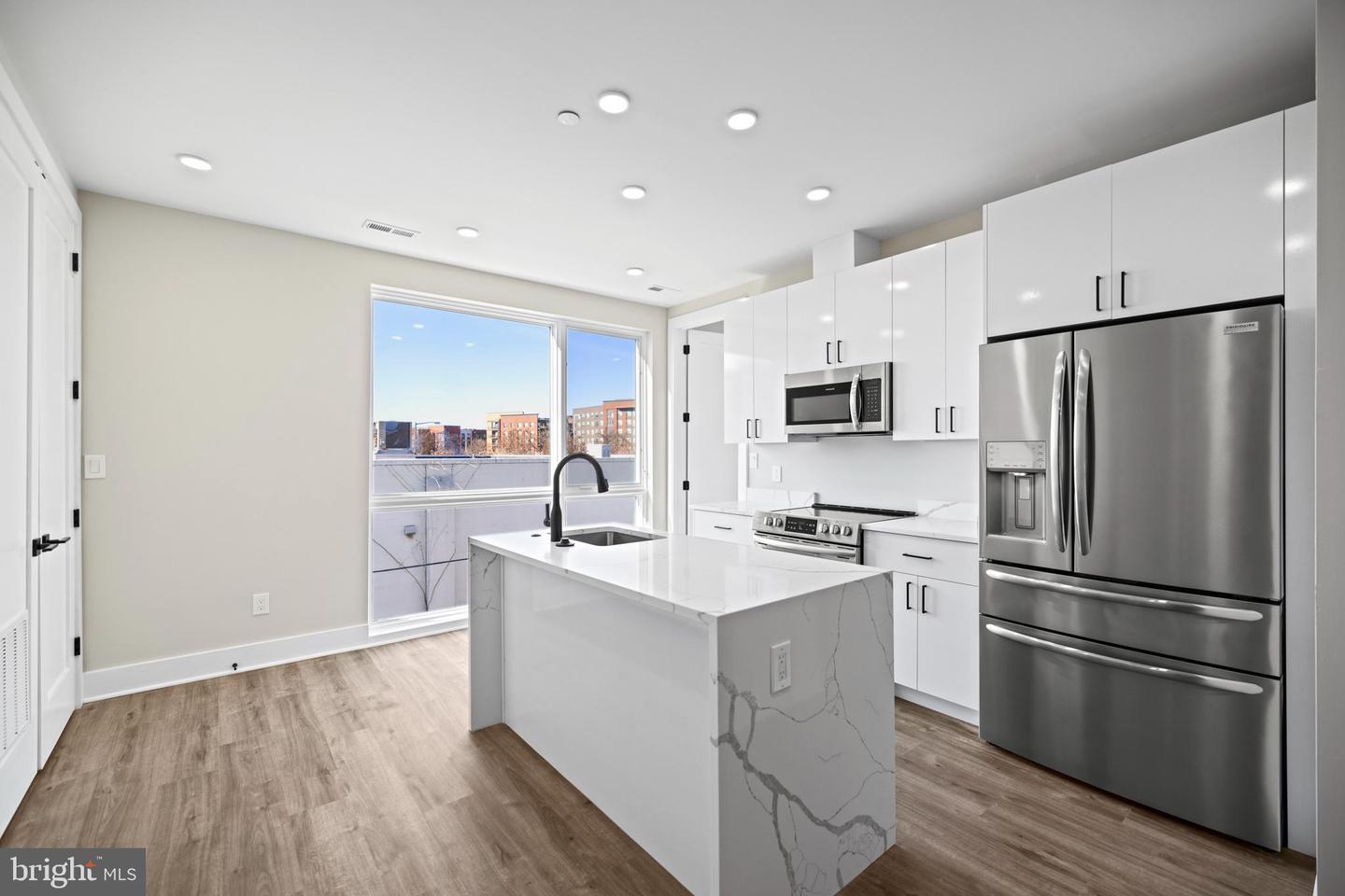 Property Photo: 824 18th Street NE 303 DC 20002
