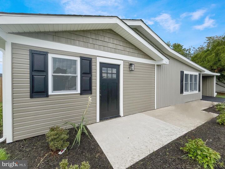 Property Photo:  7 Poplar Lane  PA 19054 