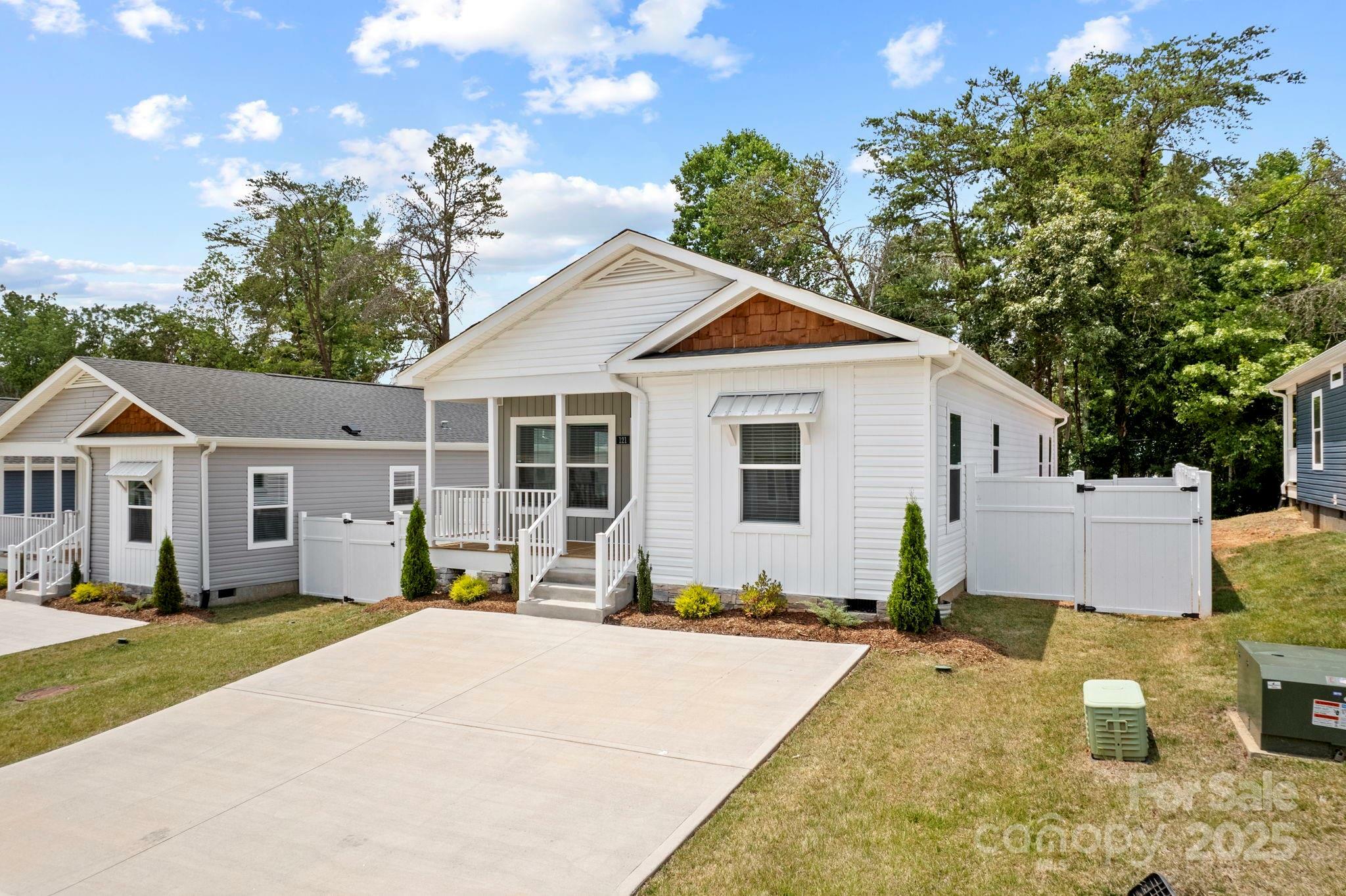 Property Photo: 121 Bellamy Road 26 NC 28806