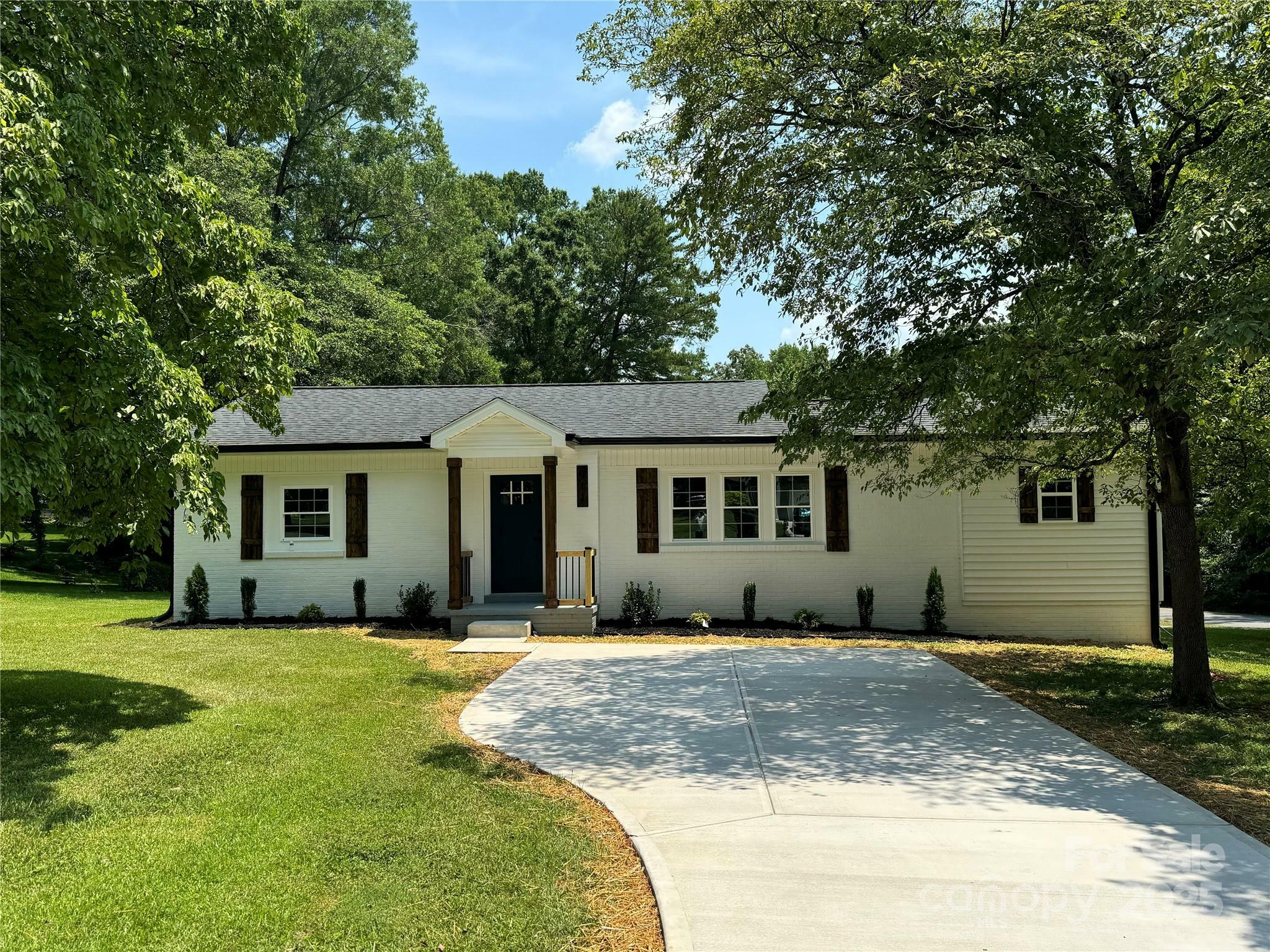 Property Photo: 911 S Spencer Avenue NC 289159