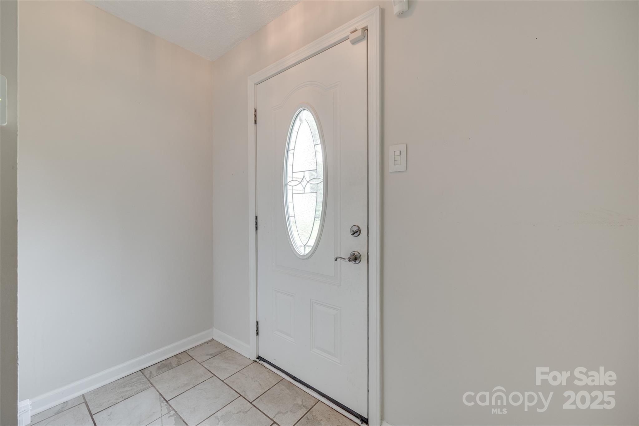 Property Photo: 810 Applegate Court NC 28054