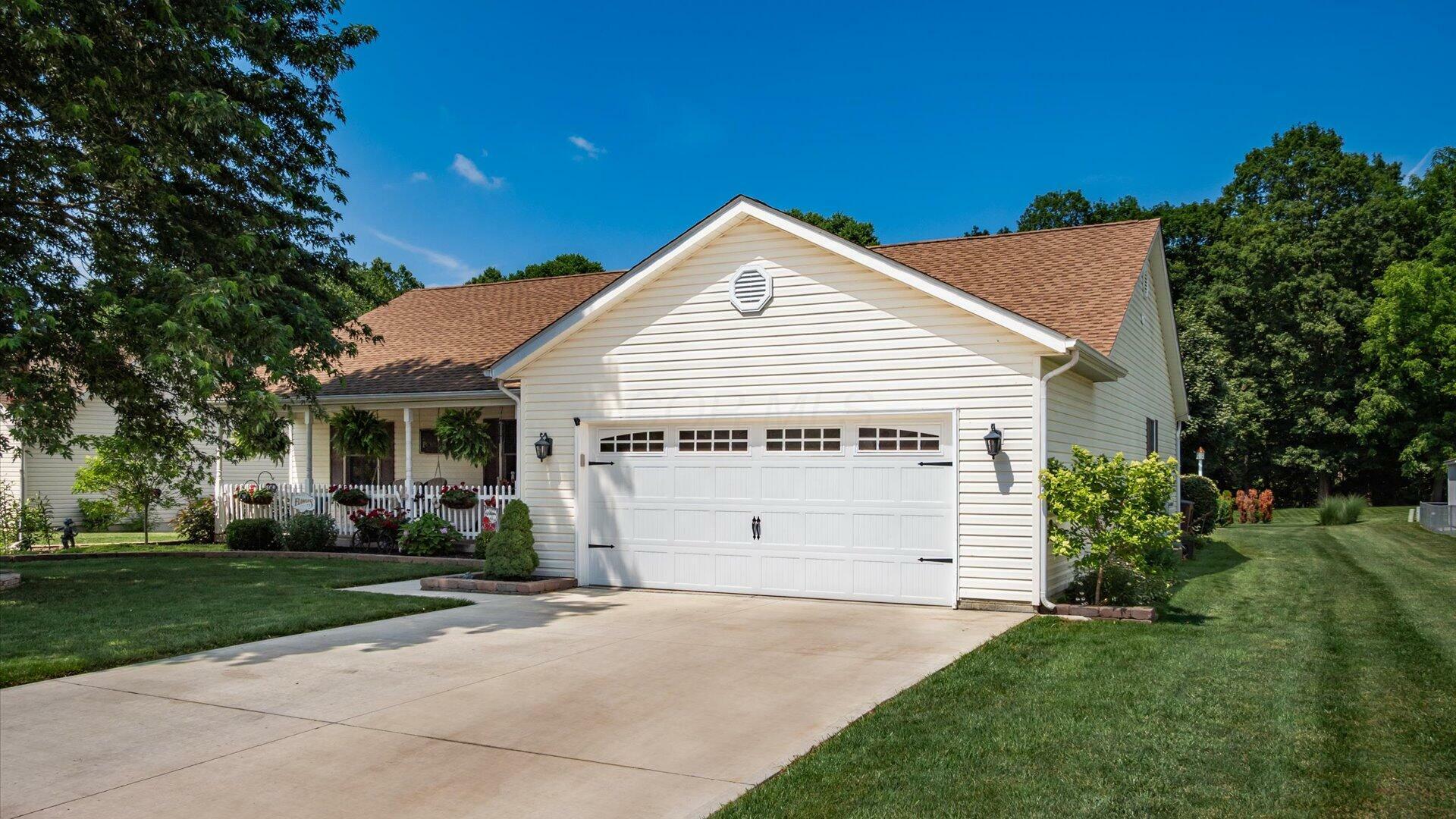 Property Photo: 405 Meadowland Drive OH 43055