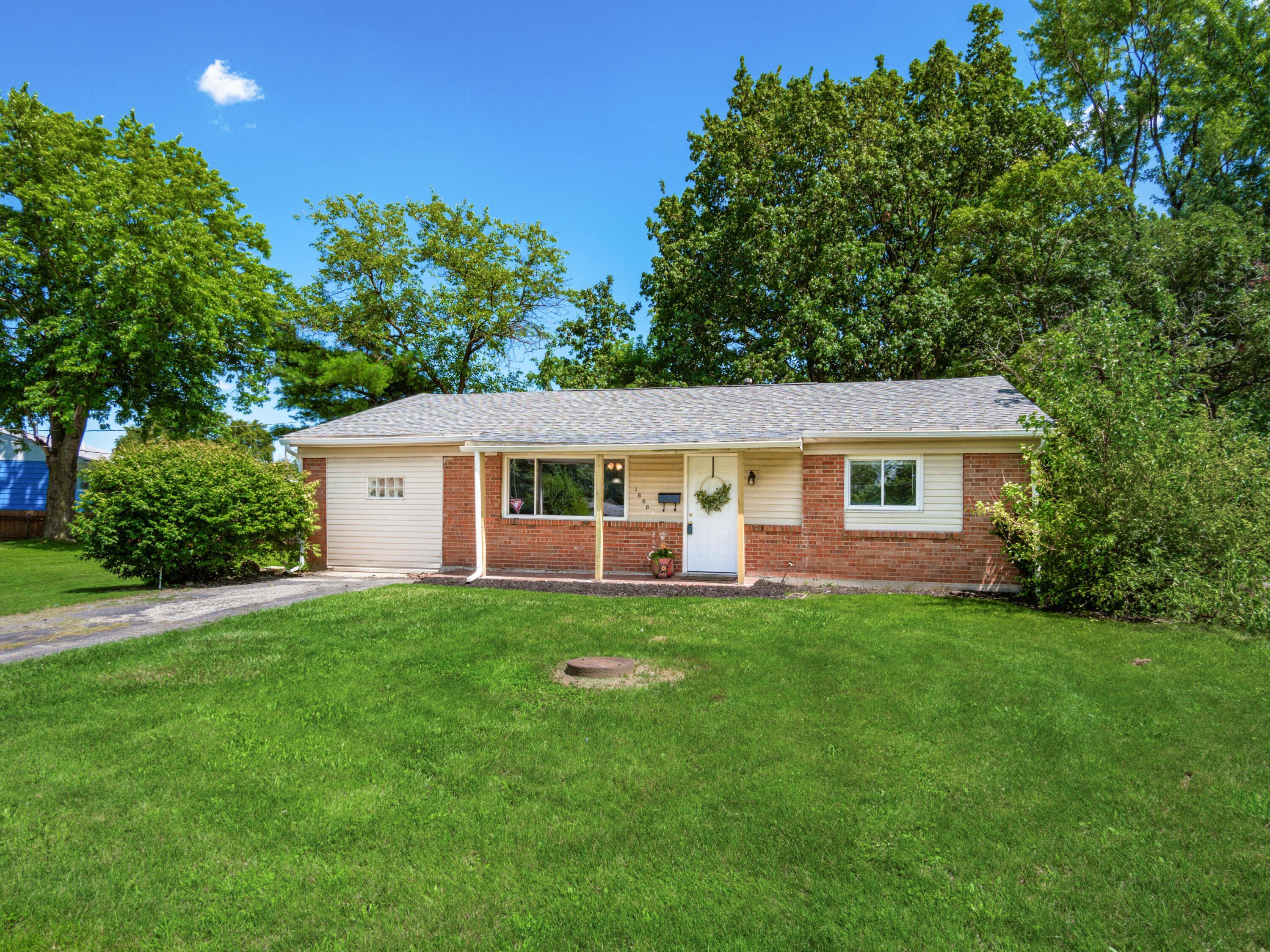 Property Photo: 1866 Queensrowe Court OH 43227