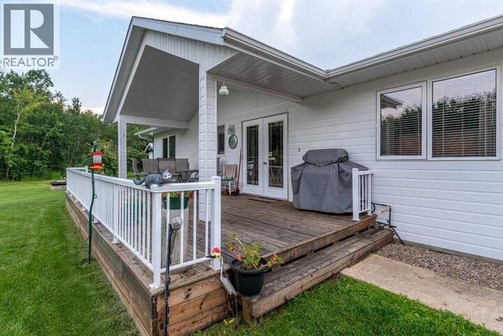 Property Photo: 202 Lakeshore Drive SK S0M 2T0