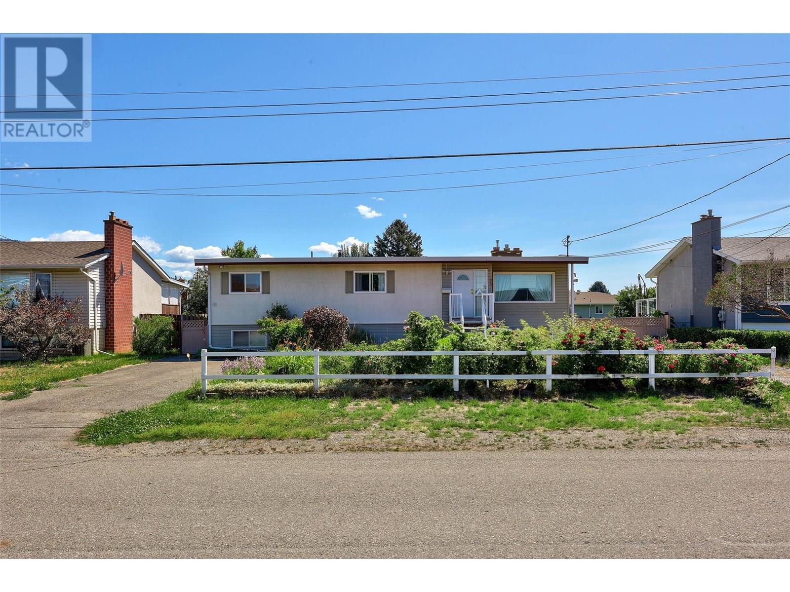 Property Photo:  957 Newton Street  BC V2B 5J3 