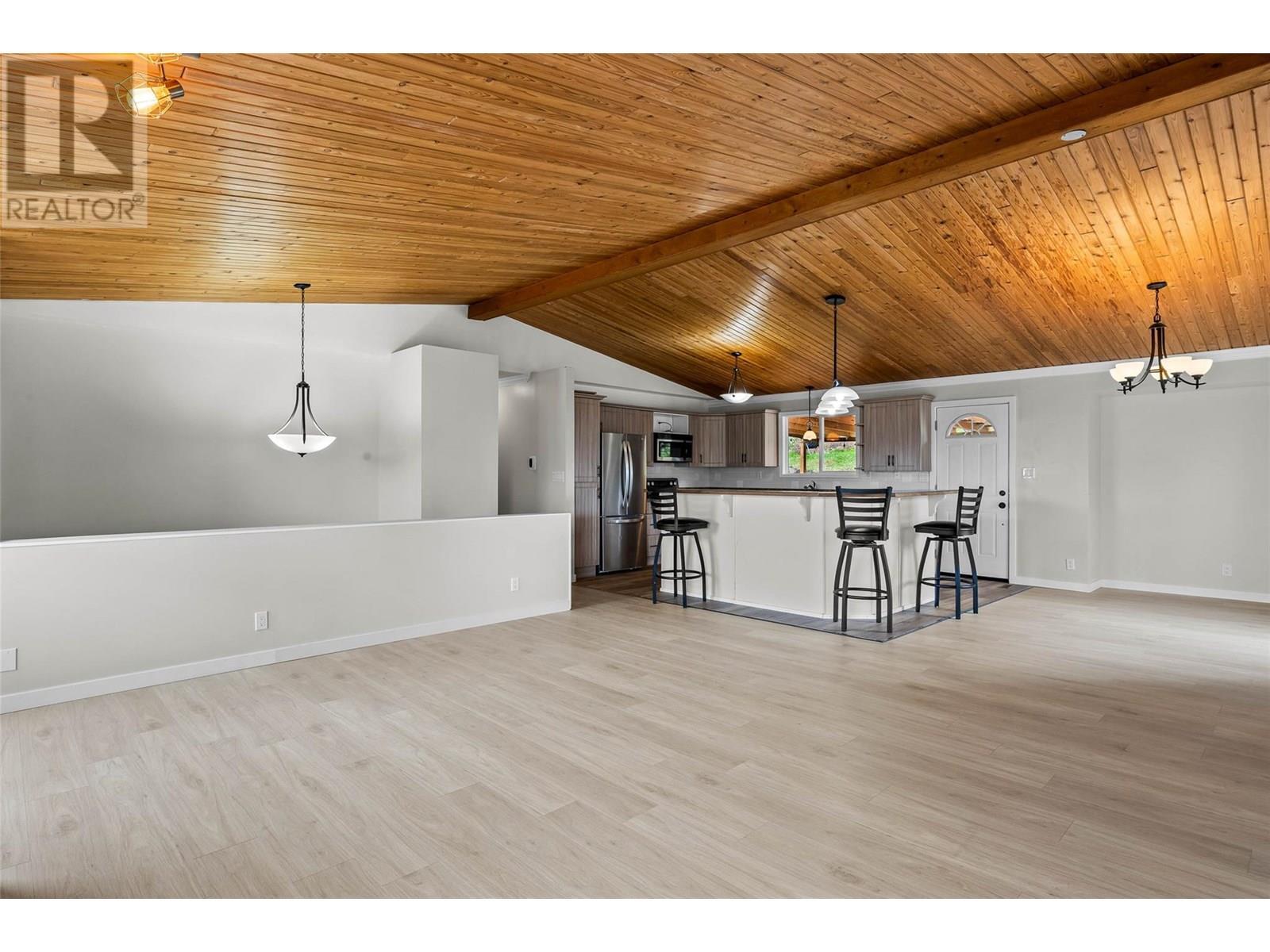 Property Photo:  403 Gleneagles Drive  BC V2E 1Y4 