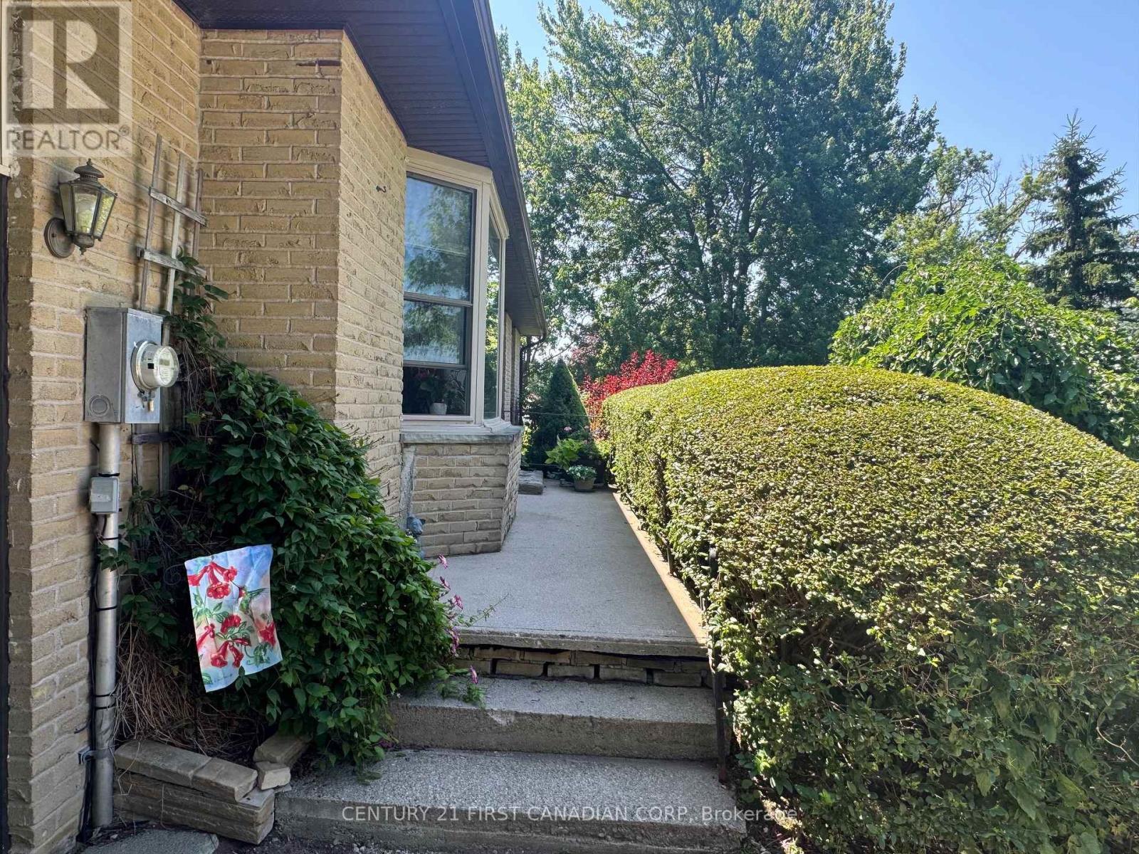 Property Photo: 34314 Denfield Road ON N0M 2J0