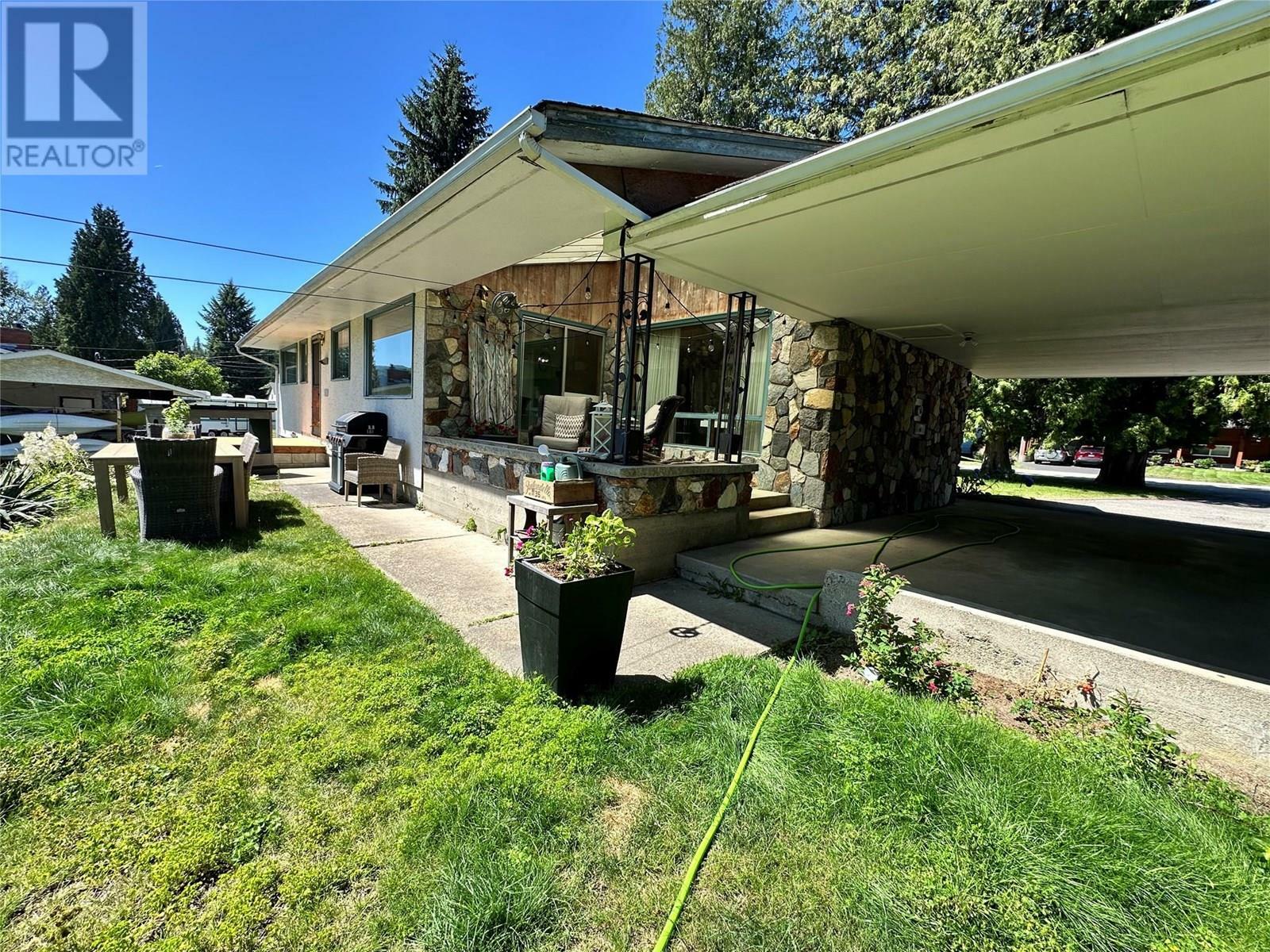 Photo de la propriété: 2629 9th Avenue BC V1N 2Y9