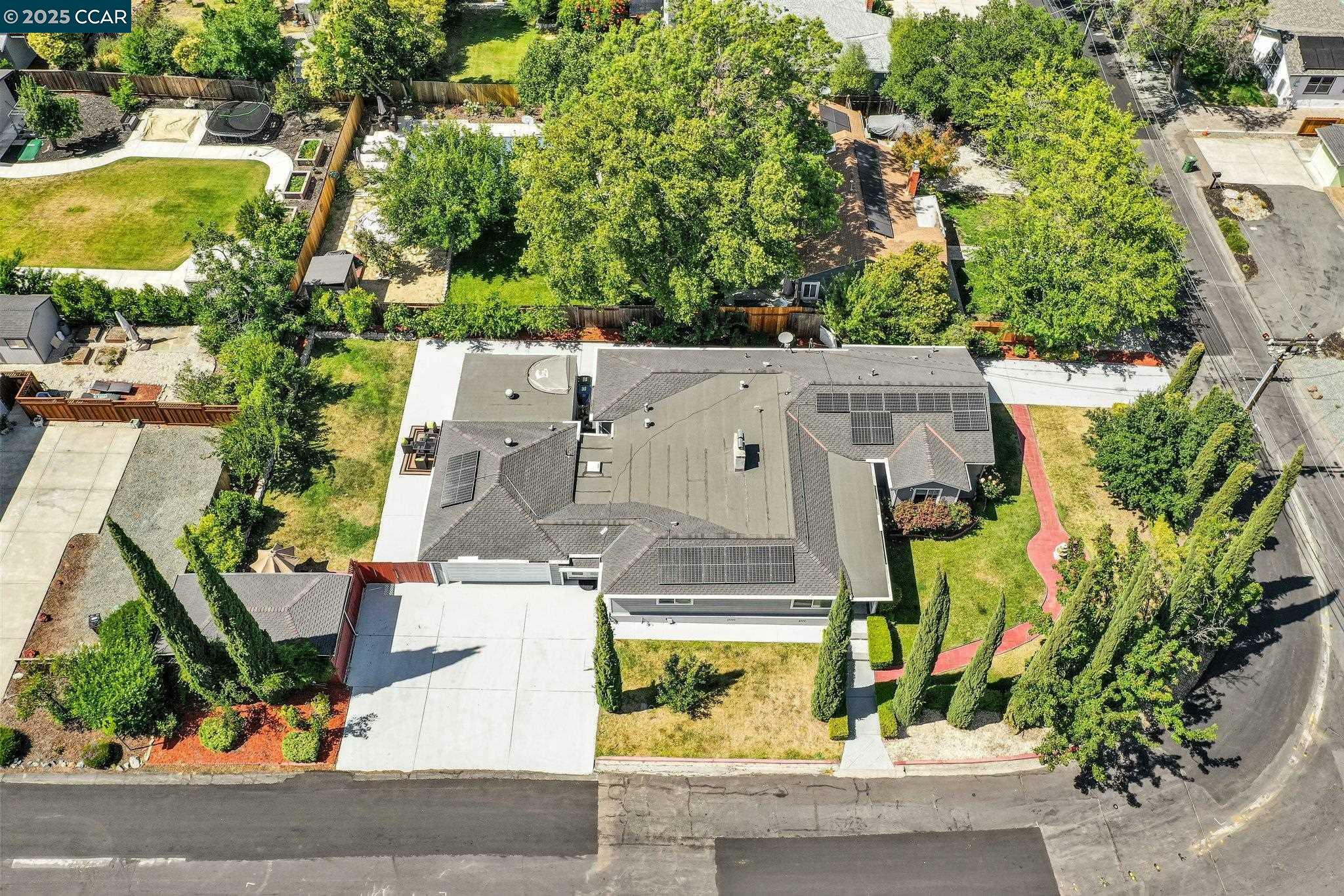 Property Photo: 2401 Casa Way CA 94597