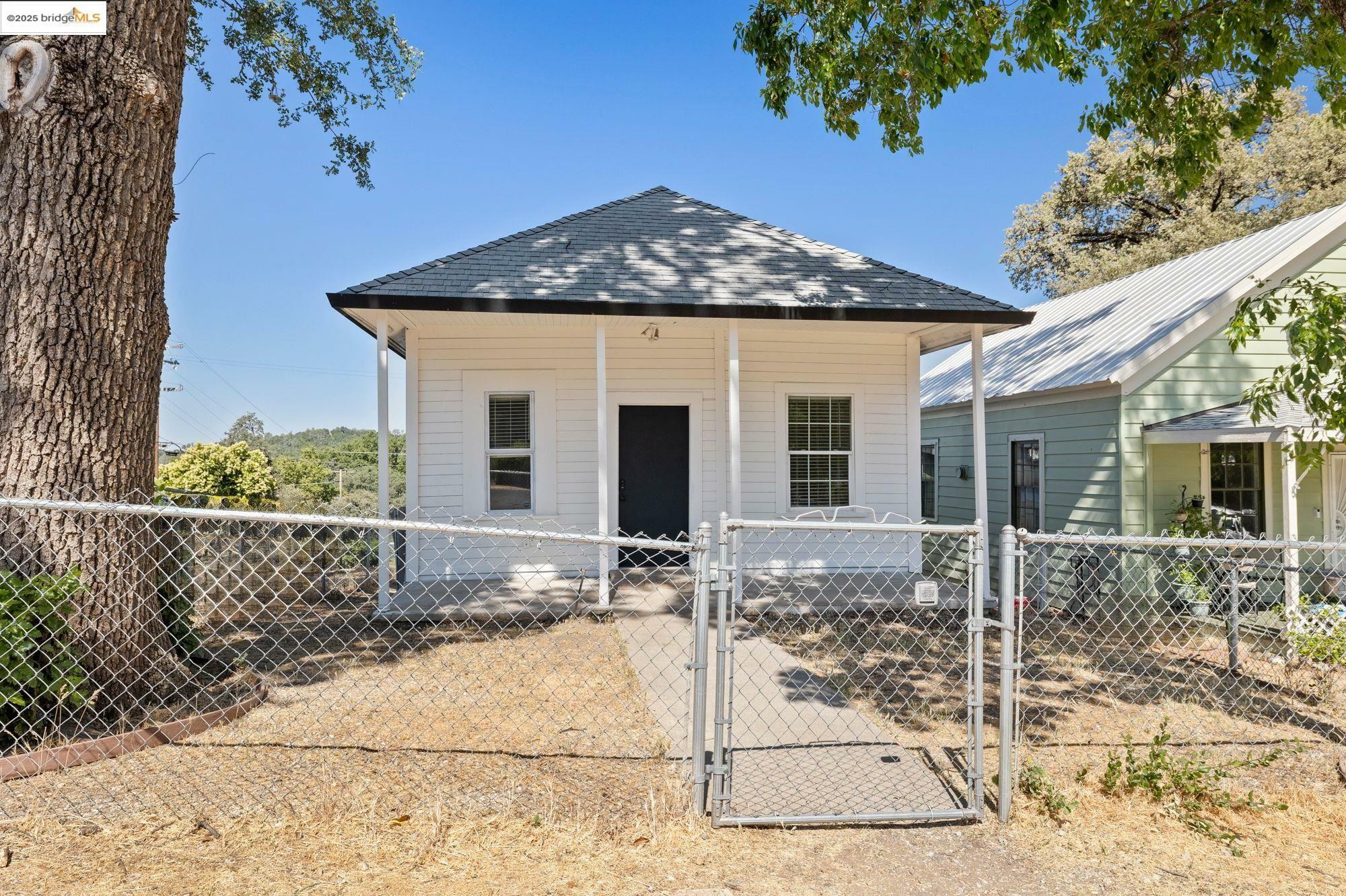 Property Photo: 18500 Madrone St CA 95379
