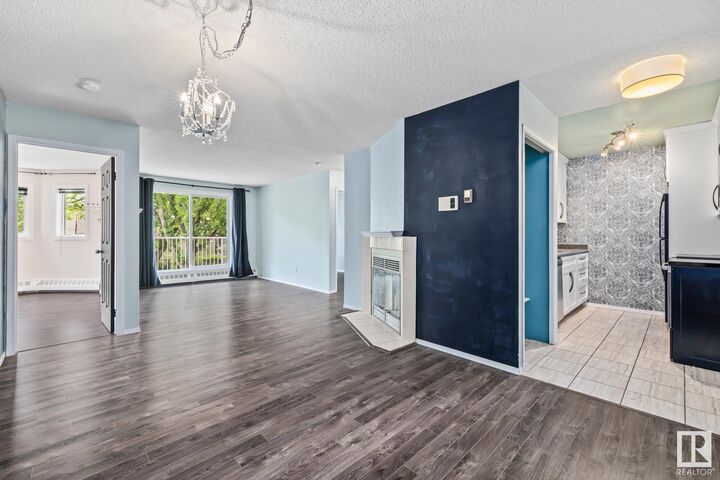 Property Photo:  10504 77 Avenue NW 202  AB T6E 1N1 