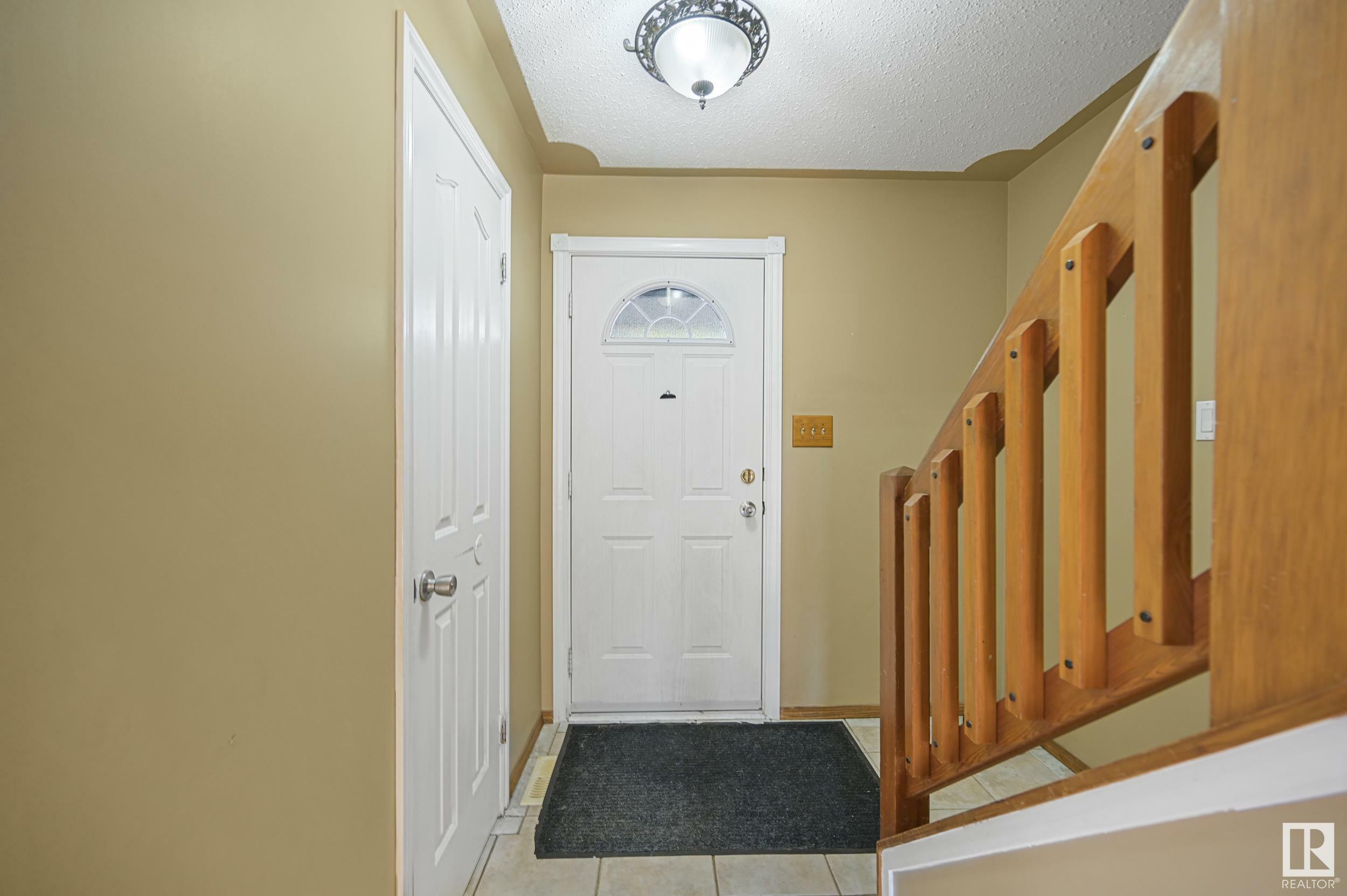 Property Photo:  7621 40 Avenue NW  AB T6K 1V5 