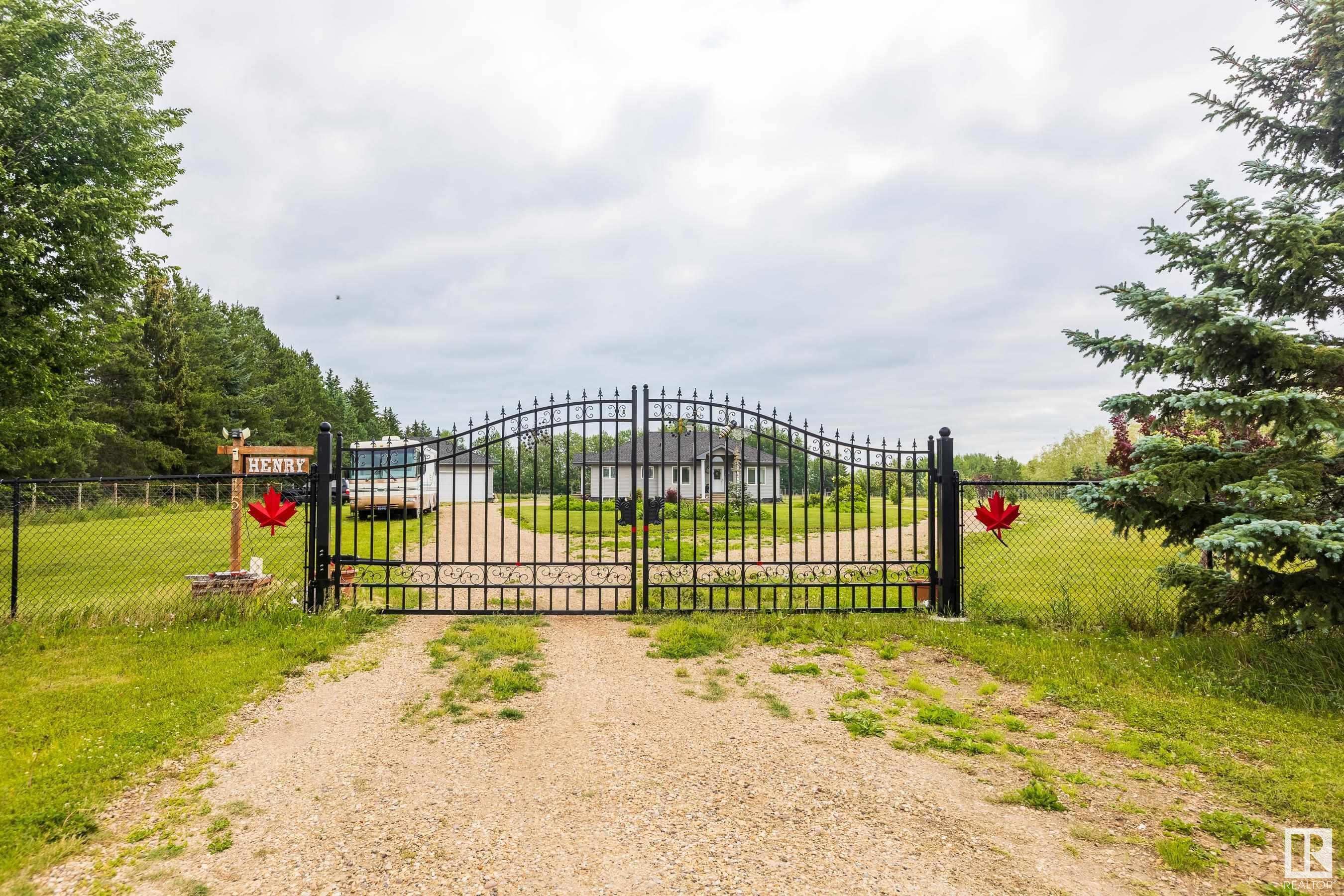 Property Photo: 55121 Rge Road 10 15 AB T8R 0K3